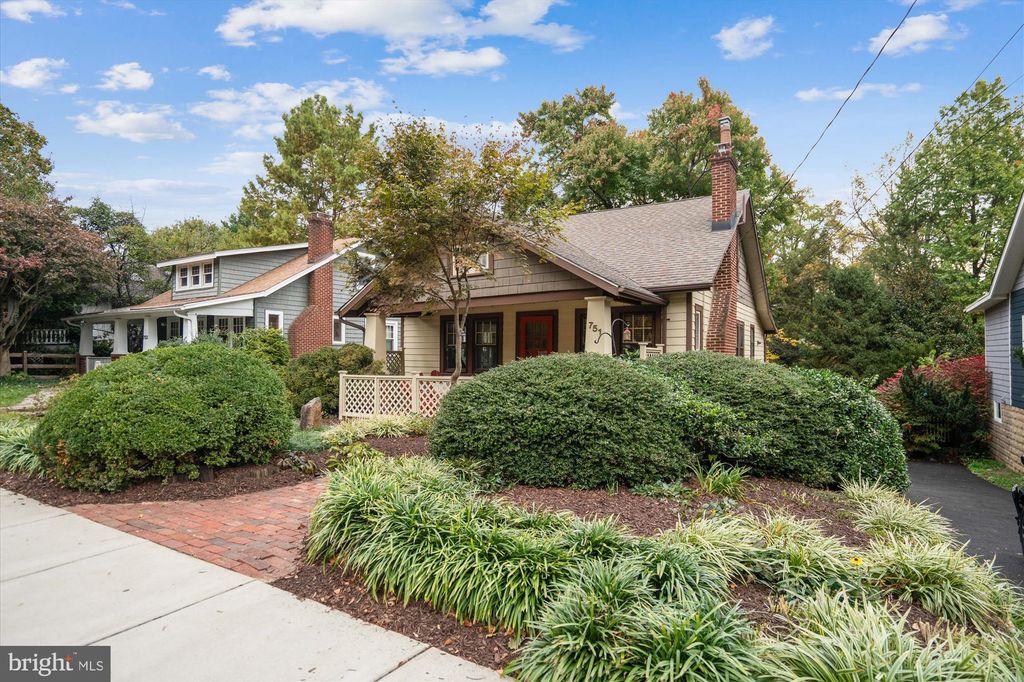 Photo of 751 Silver Spring Avenue, SILVER SPRING, MD 20910 (MLS # MDMC2204906)