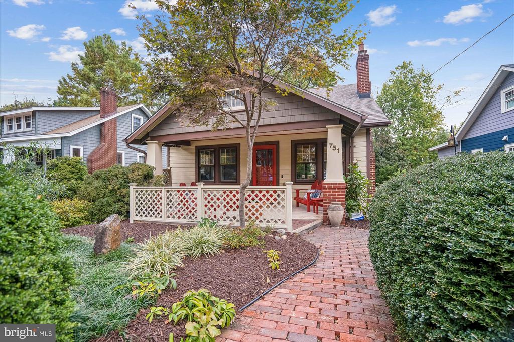 Photo of 751 Silver Spring Avenue, SILVER SPRING, MD 20910 (MLS # MDMC2204906)