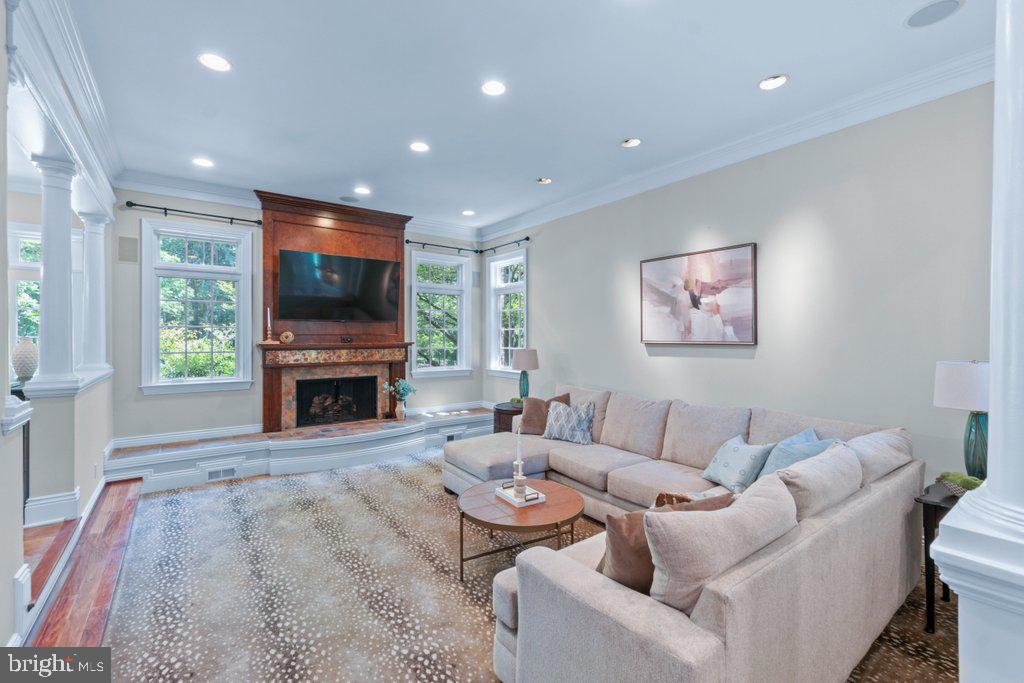2605 CHESTNUT WOODS COURT