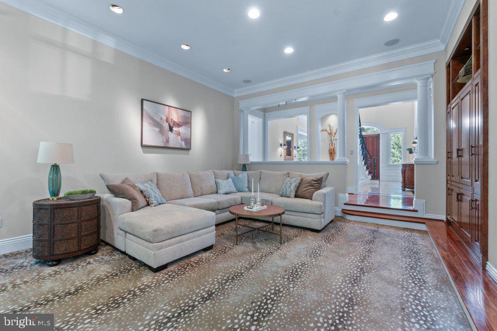 2605 CHESTNUT WOODS COURT