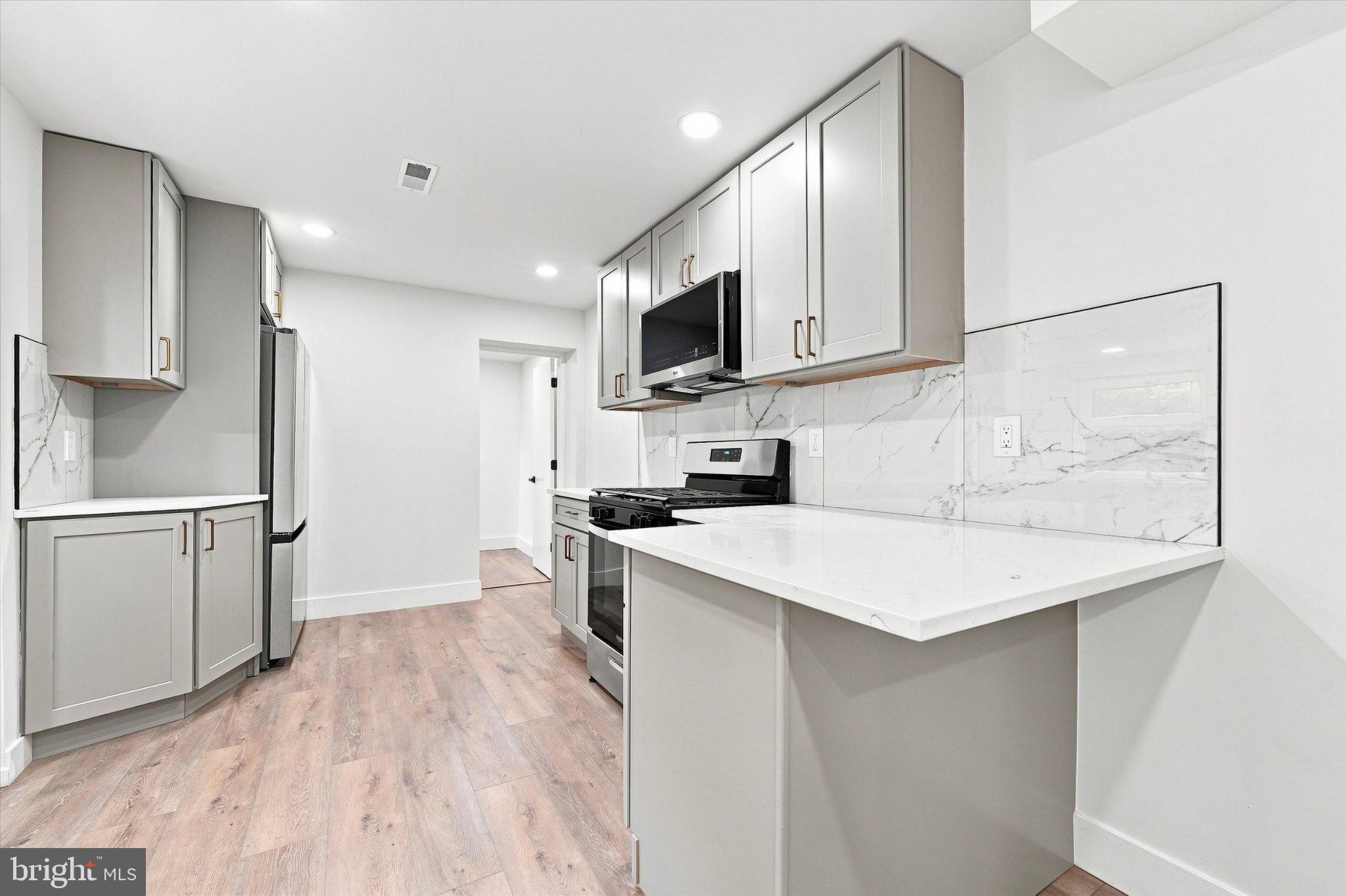 2021 E SERGEANT STREET