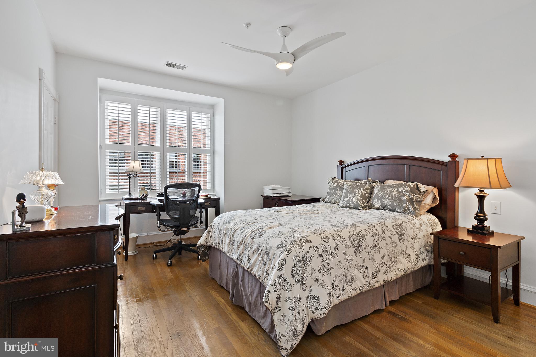 QUEENS ROW - Residential