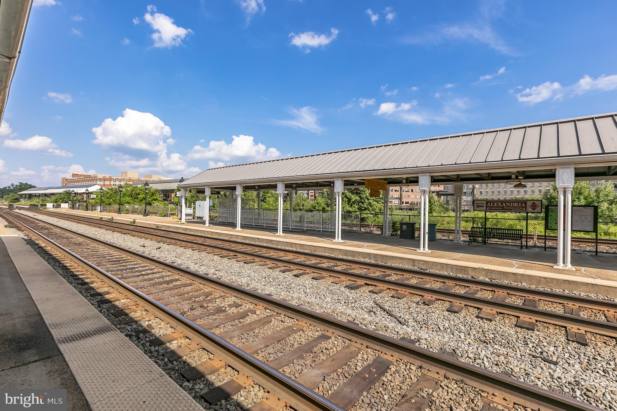 QUEENS ROW - Residential