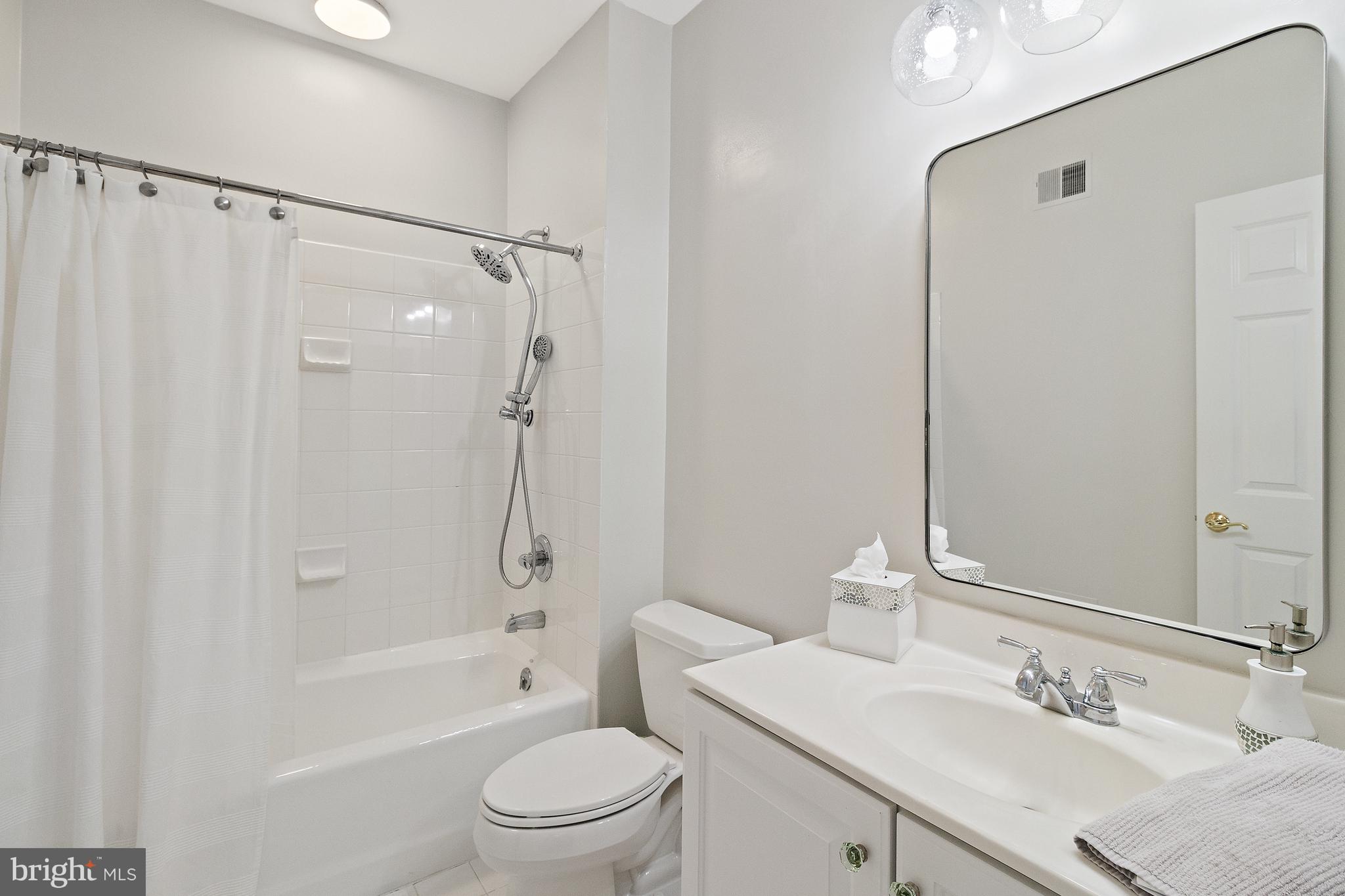 QUEENS ROW - Residential