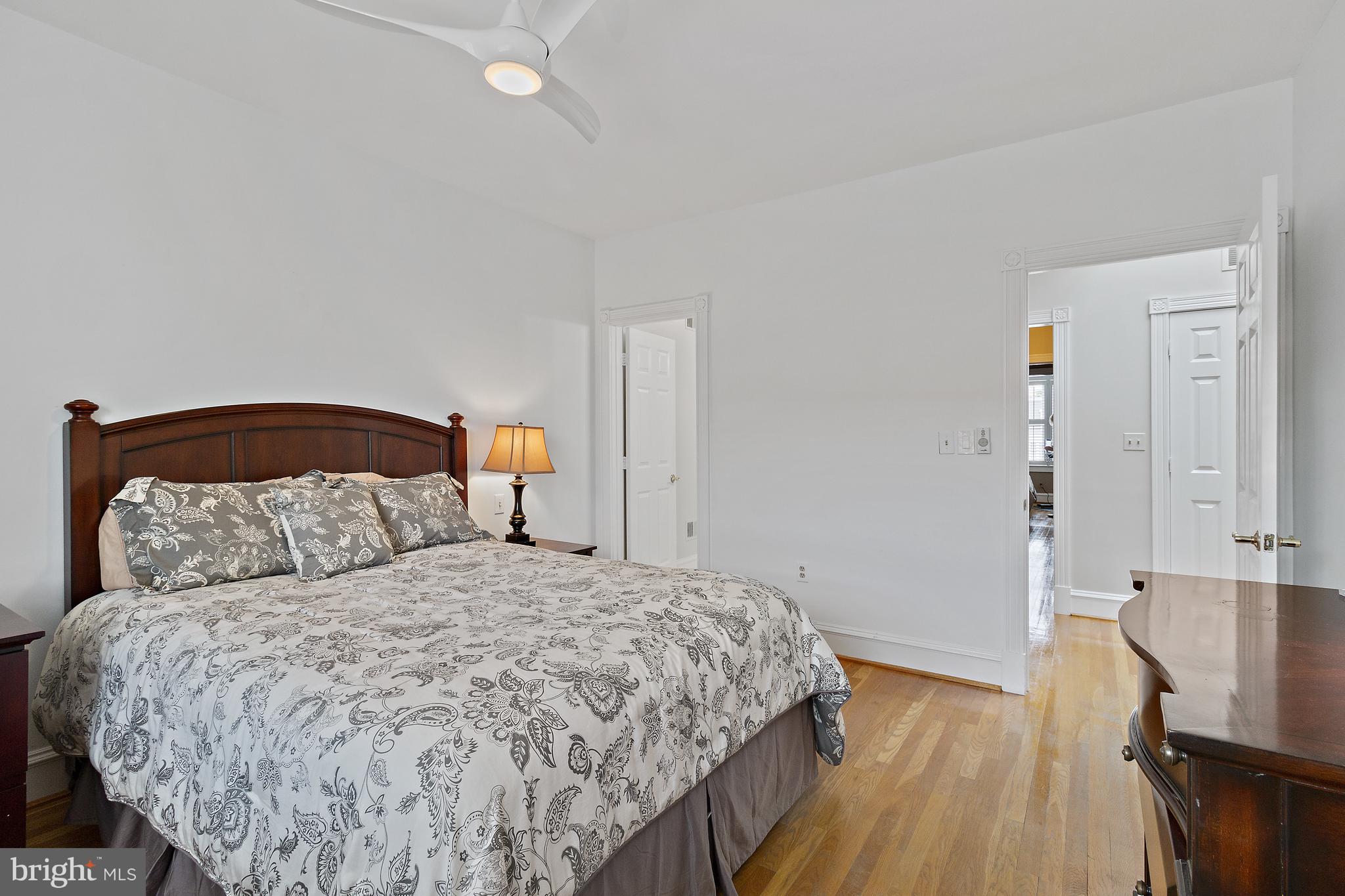 QUEENS ROW - Residential