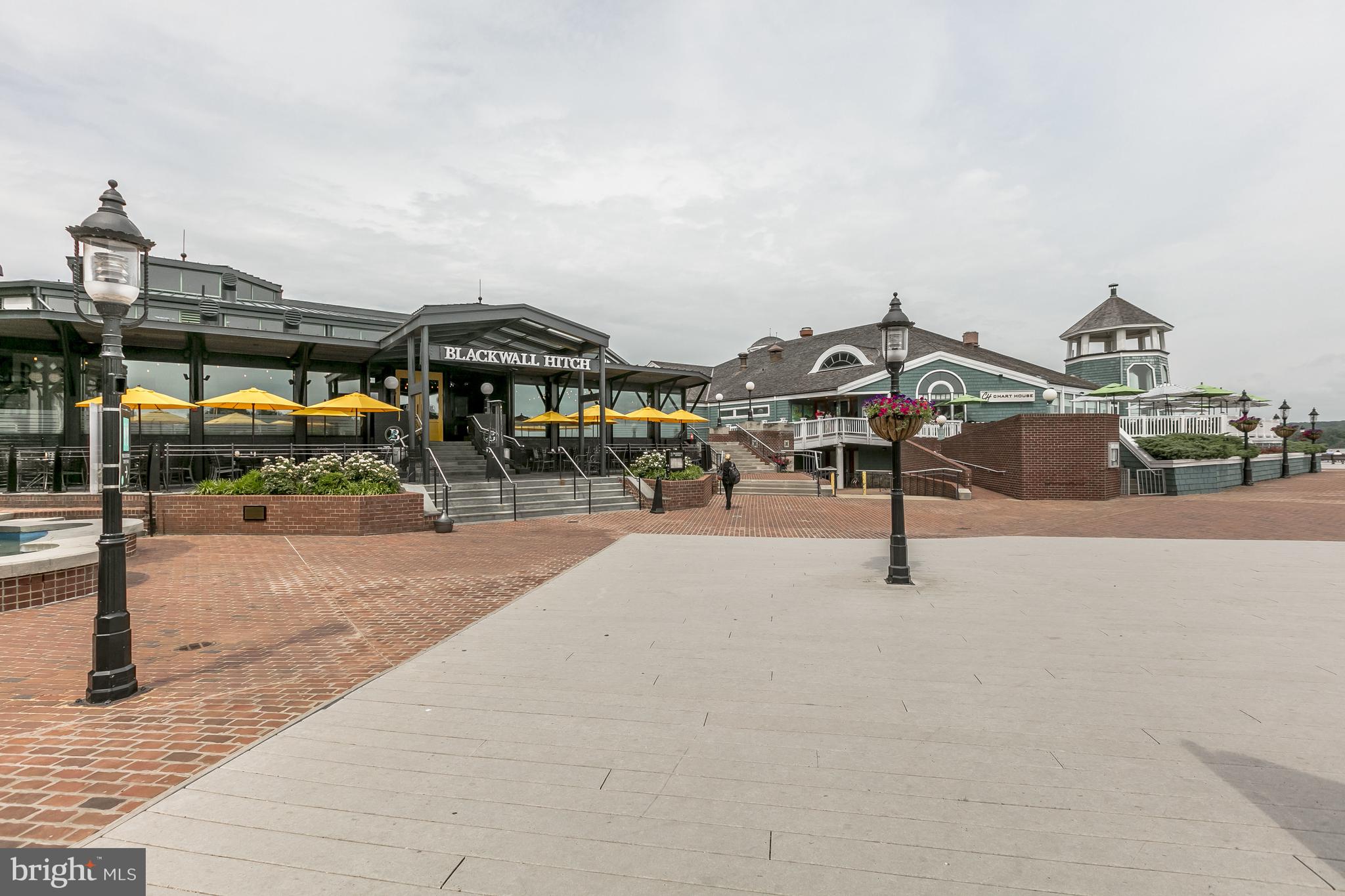 QUEENS ROW - Residential