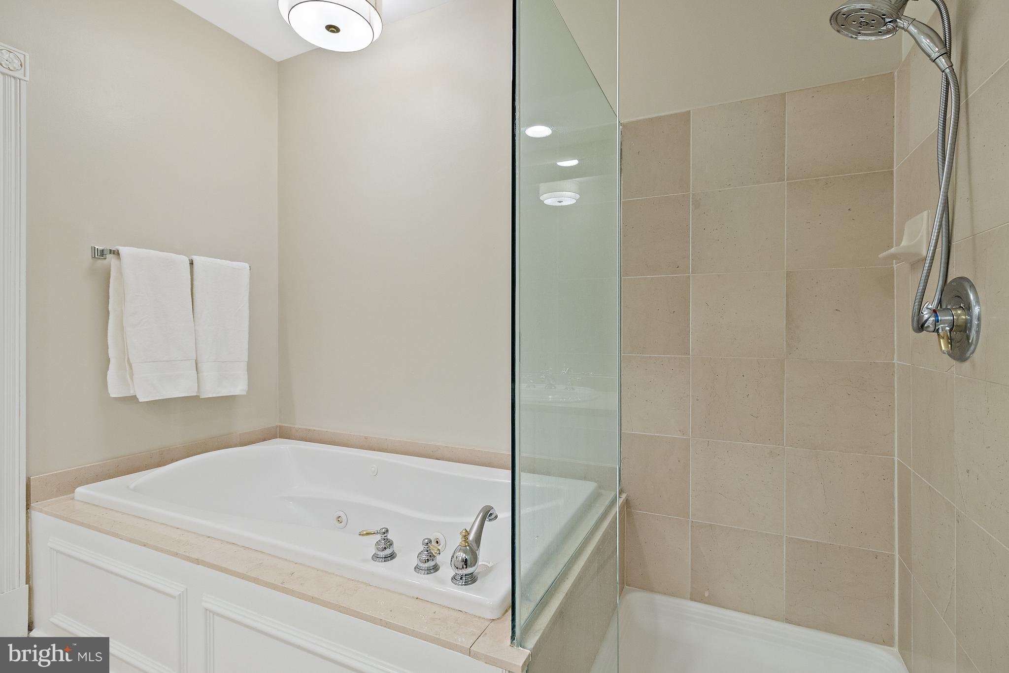 QUEENS ROW - Residential