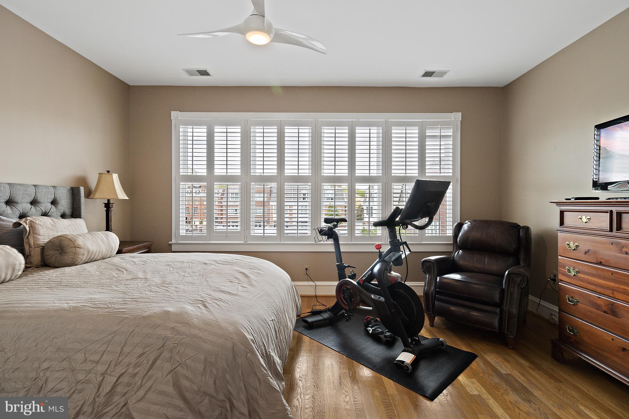 QUEENS ROW - Residential