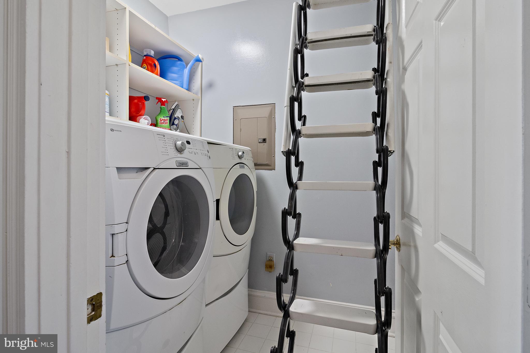 QUEENS ROW - Residential