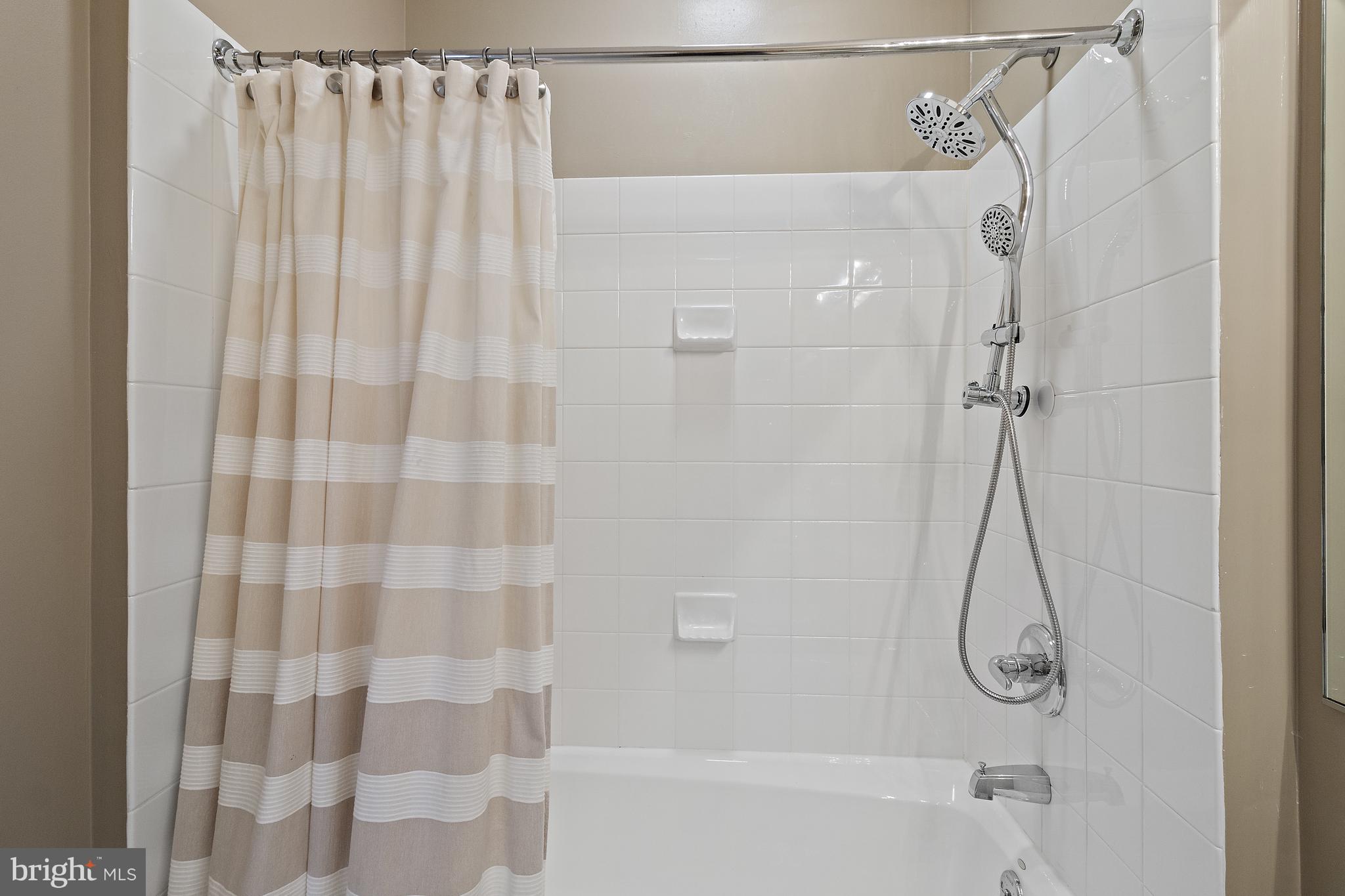 QUEENS ROW - Residential