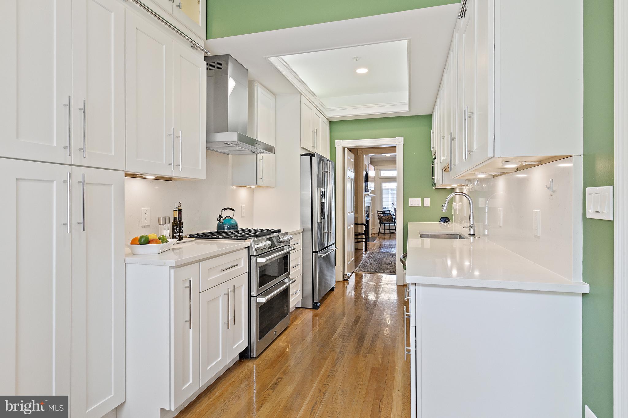 QUEENS ROW - Residential