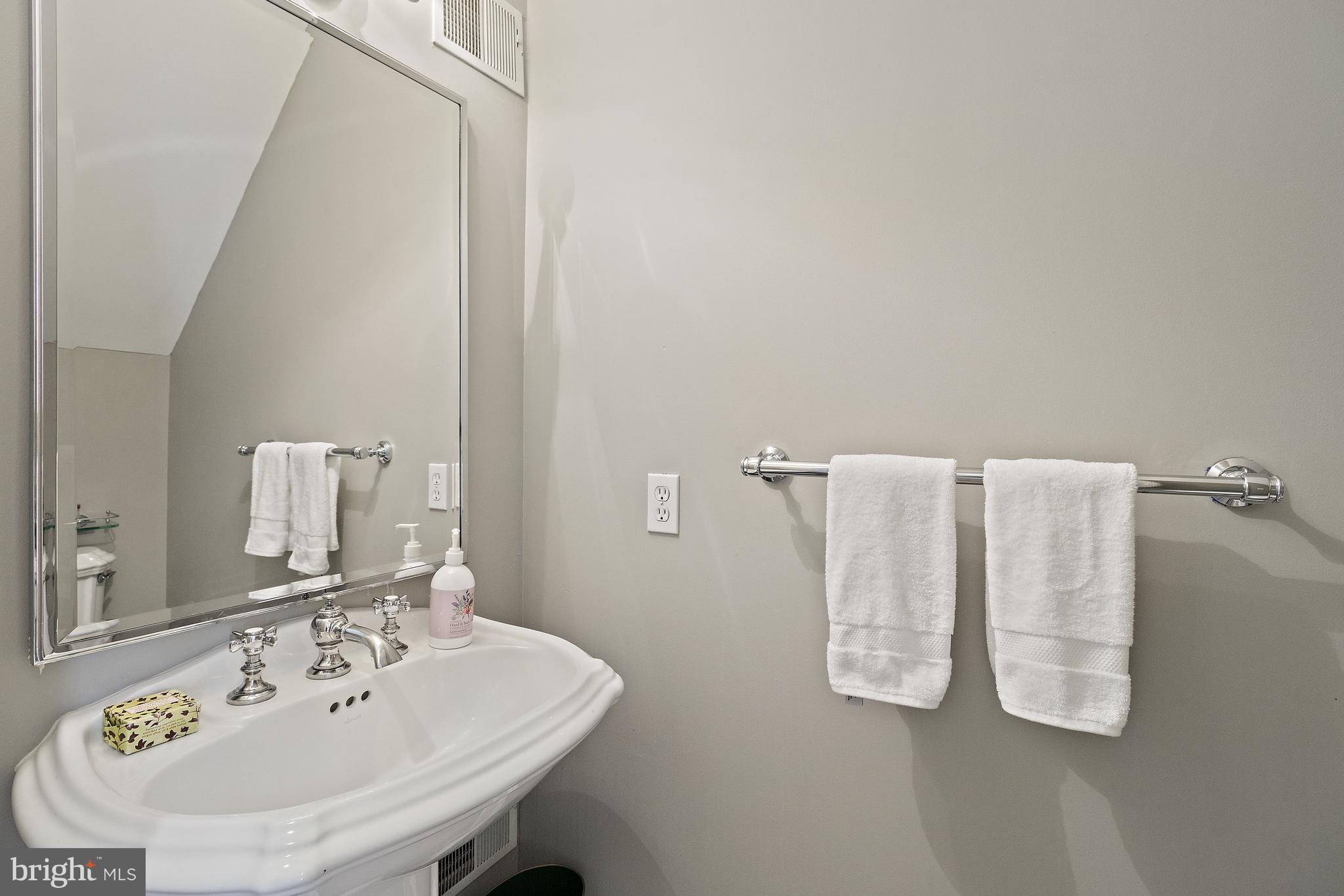 QUEENS ROW - Residential