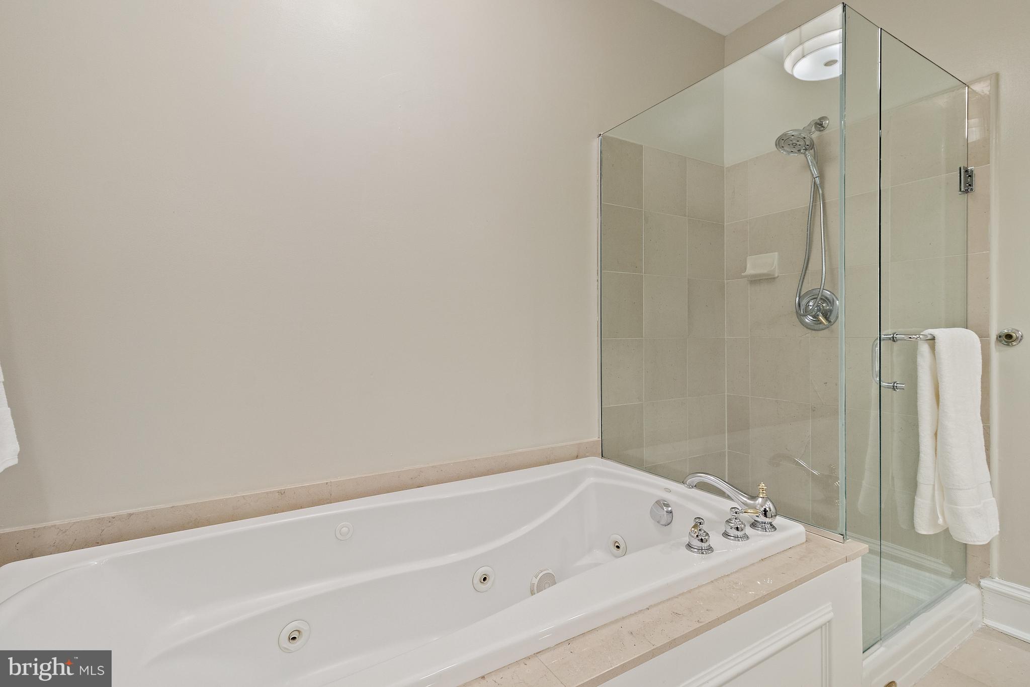 QUEENS ROW - Residential