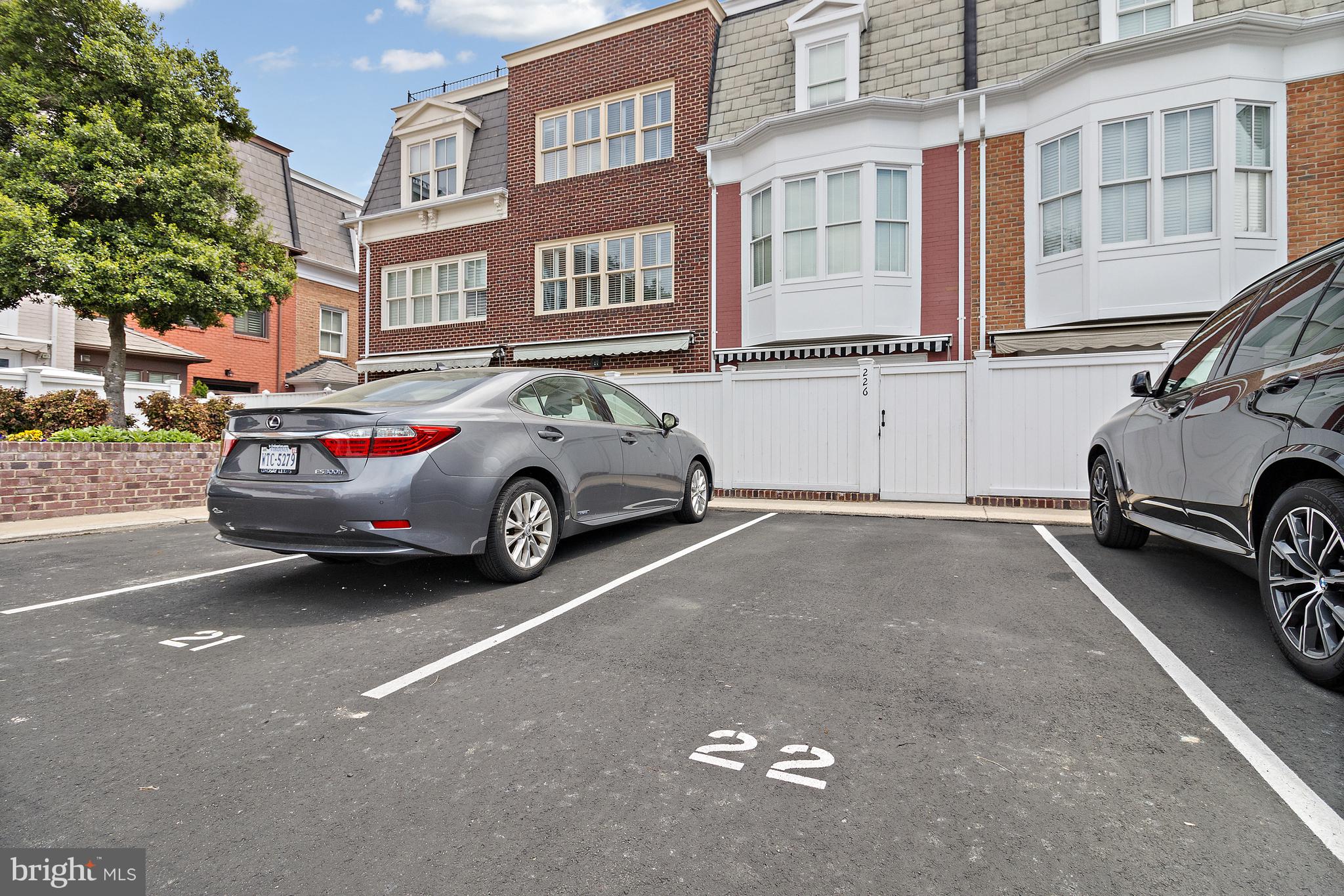 QUEENS ROW - Residential