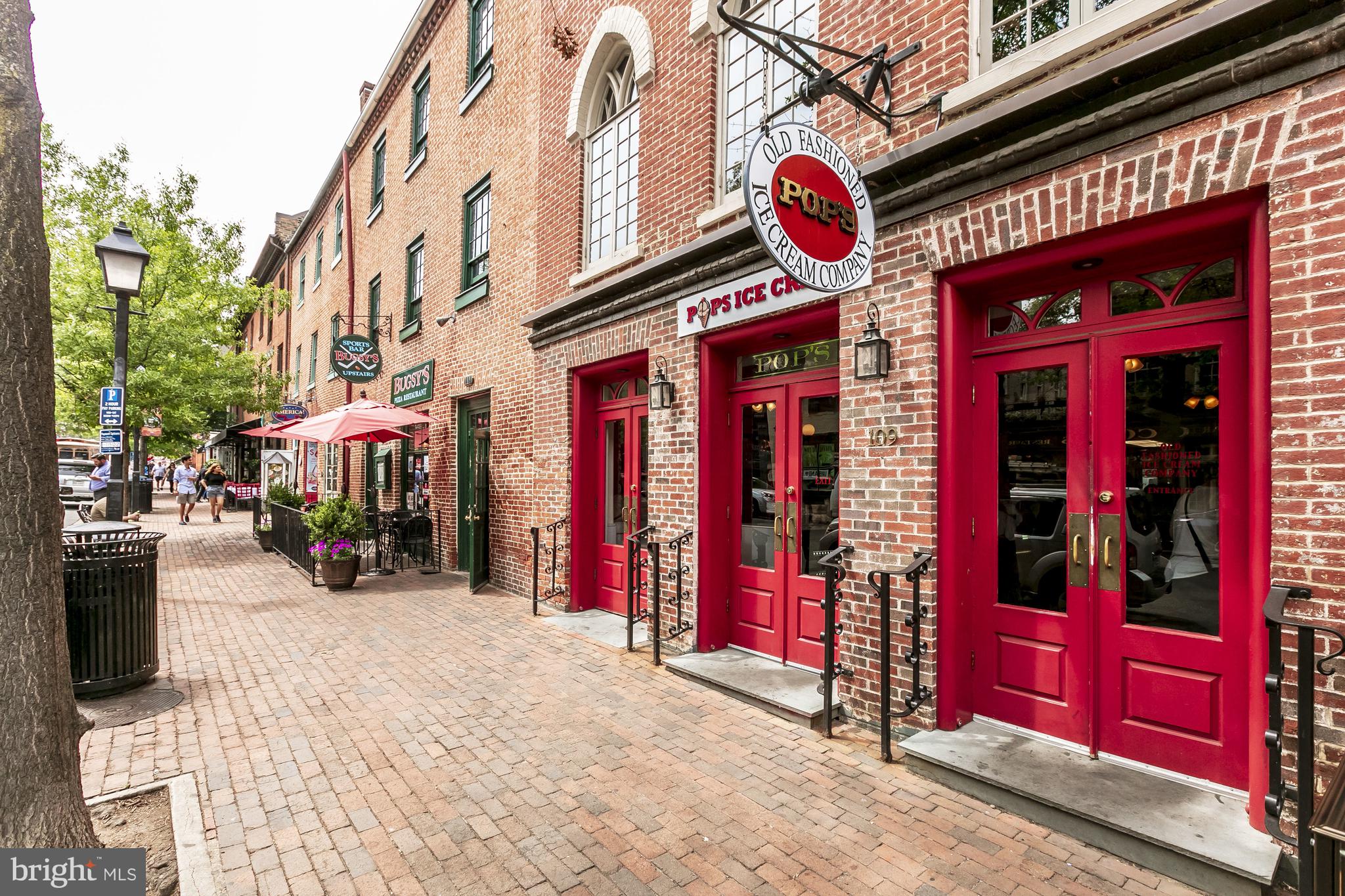 QUEENS ROW - Residential