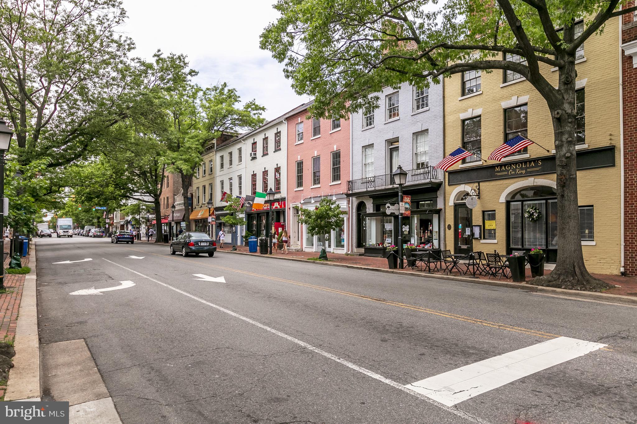 QUEENS ROW - Residential