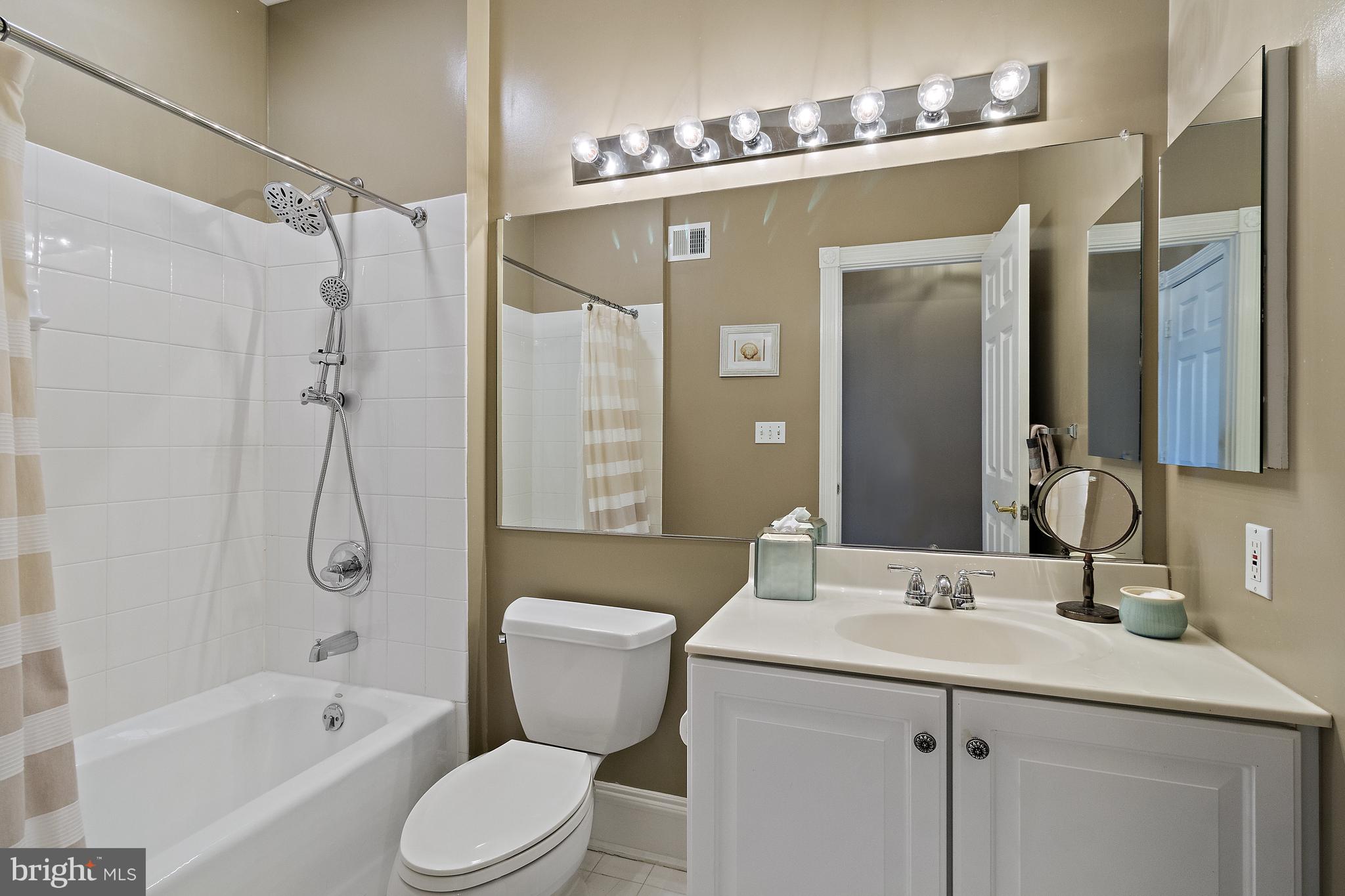 QUEENS ROW - Residential