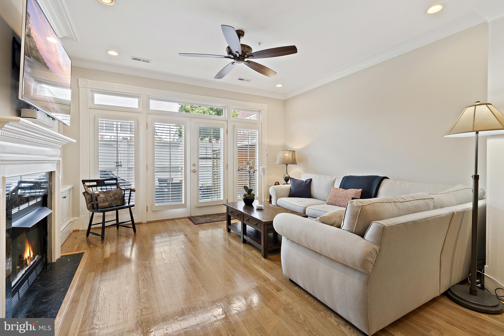 QUEENS ROW - Residential