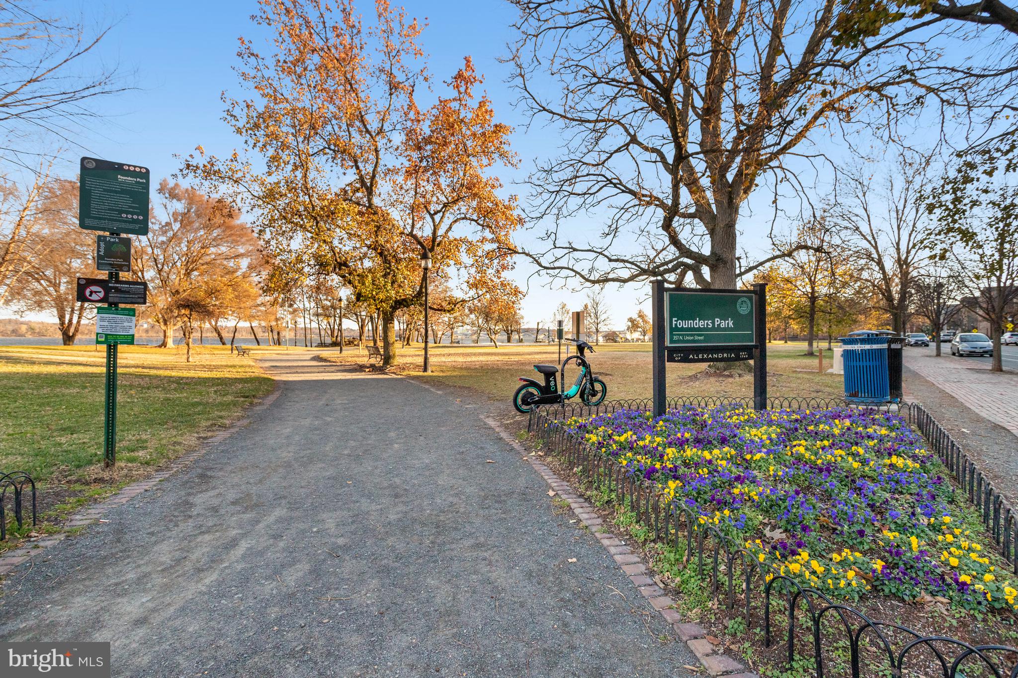 QUEENS ROW - Residential
