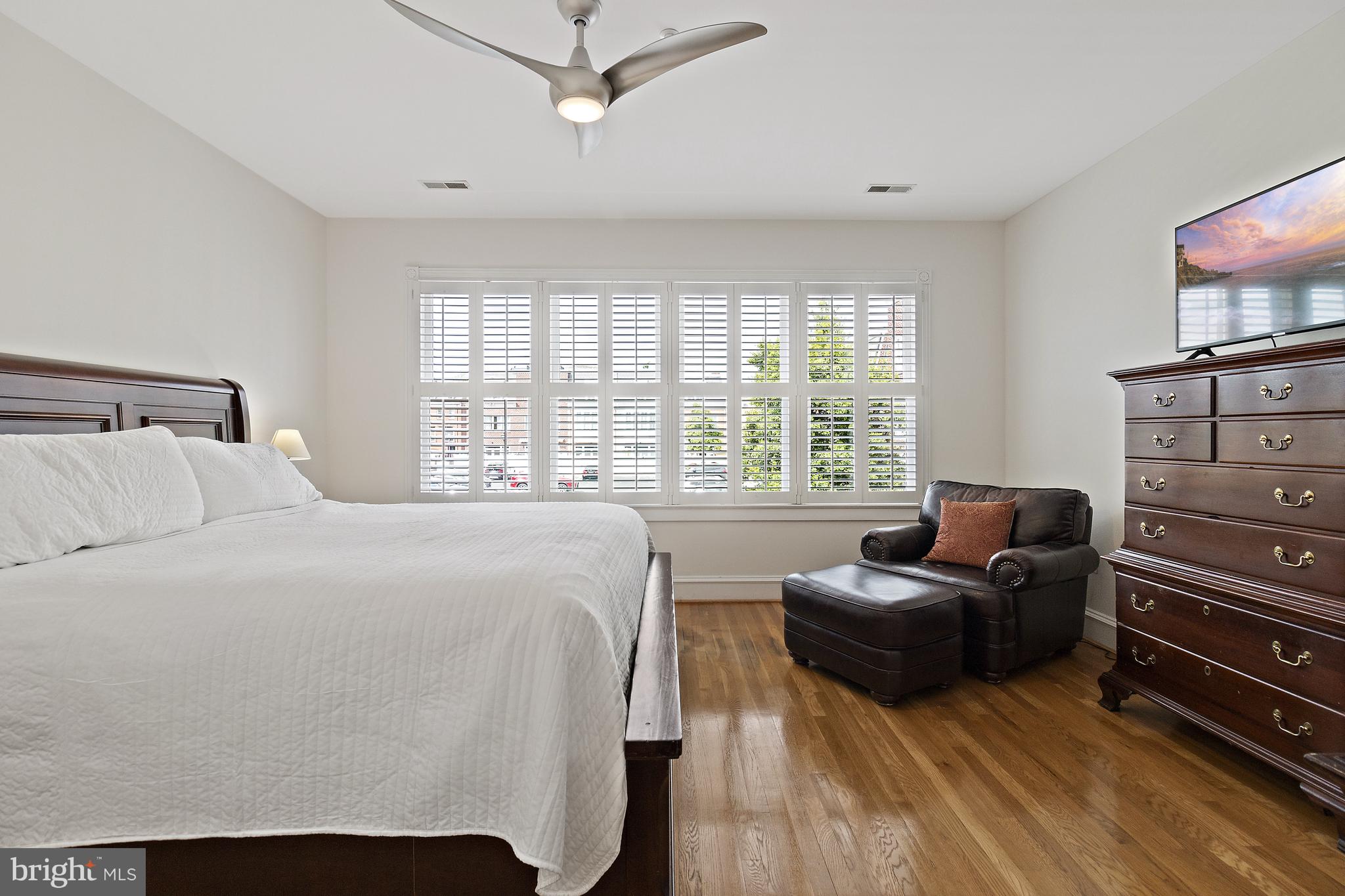 QUEENS ROW - Residential