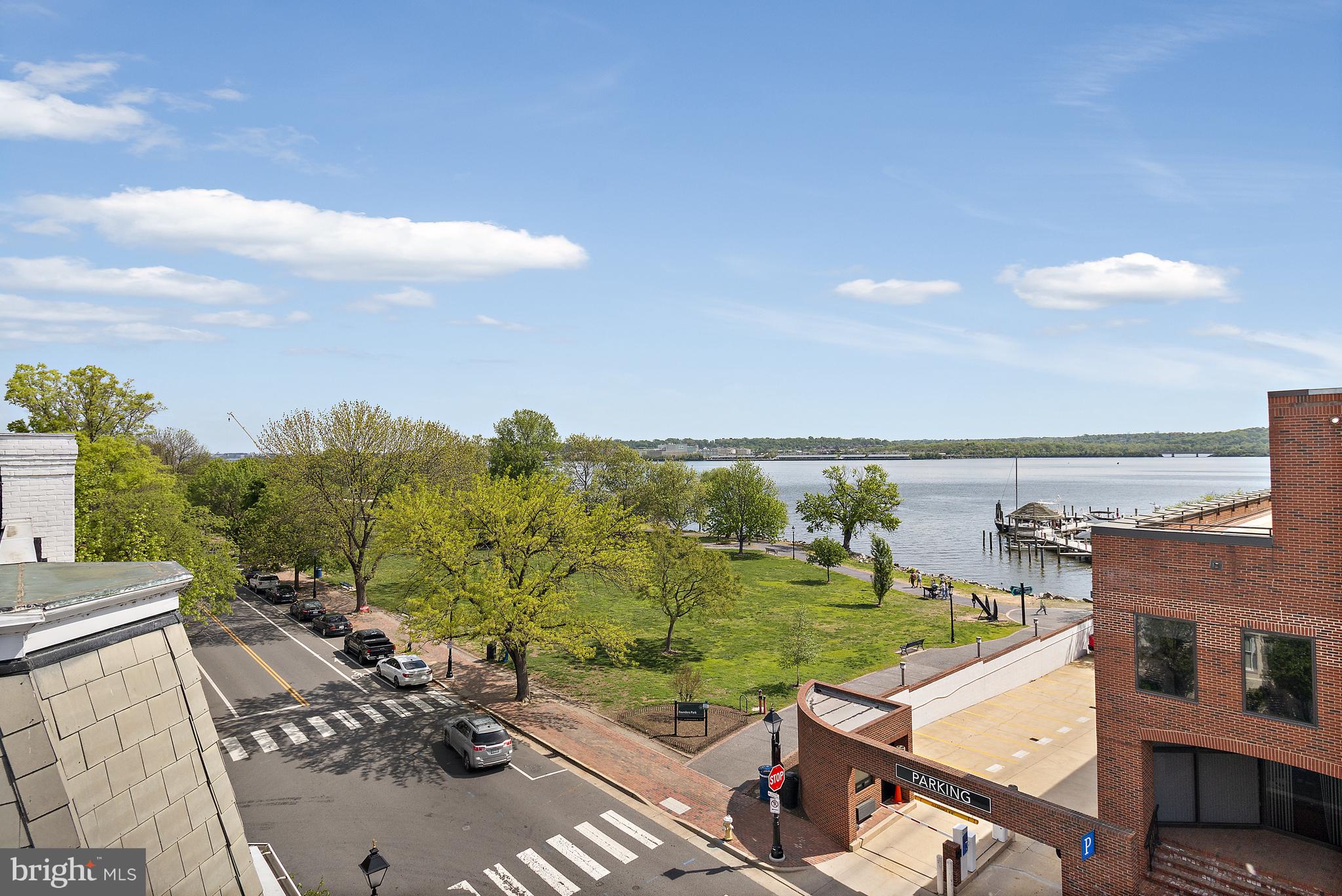 QUEENS ROW - Residential