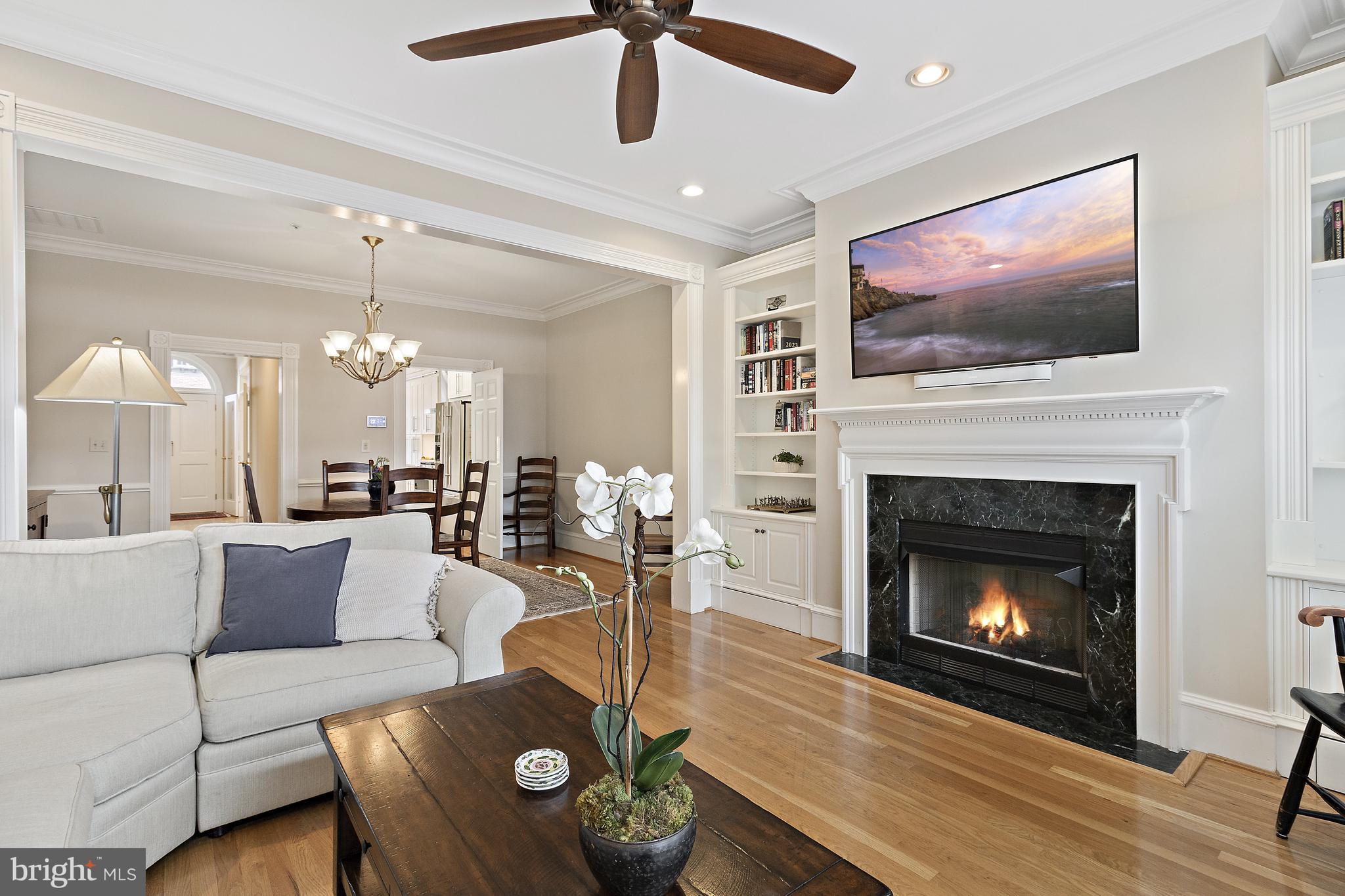 QUEENS ROW - Residential