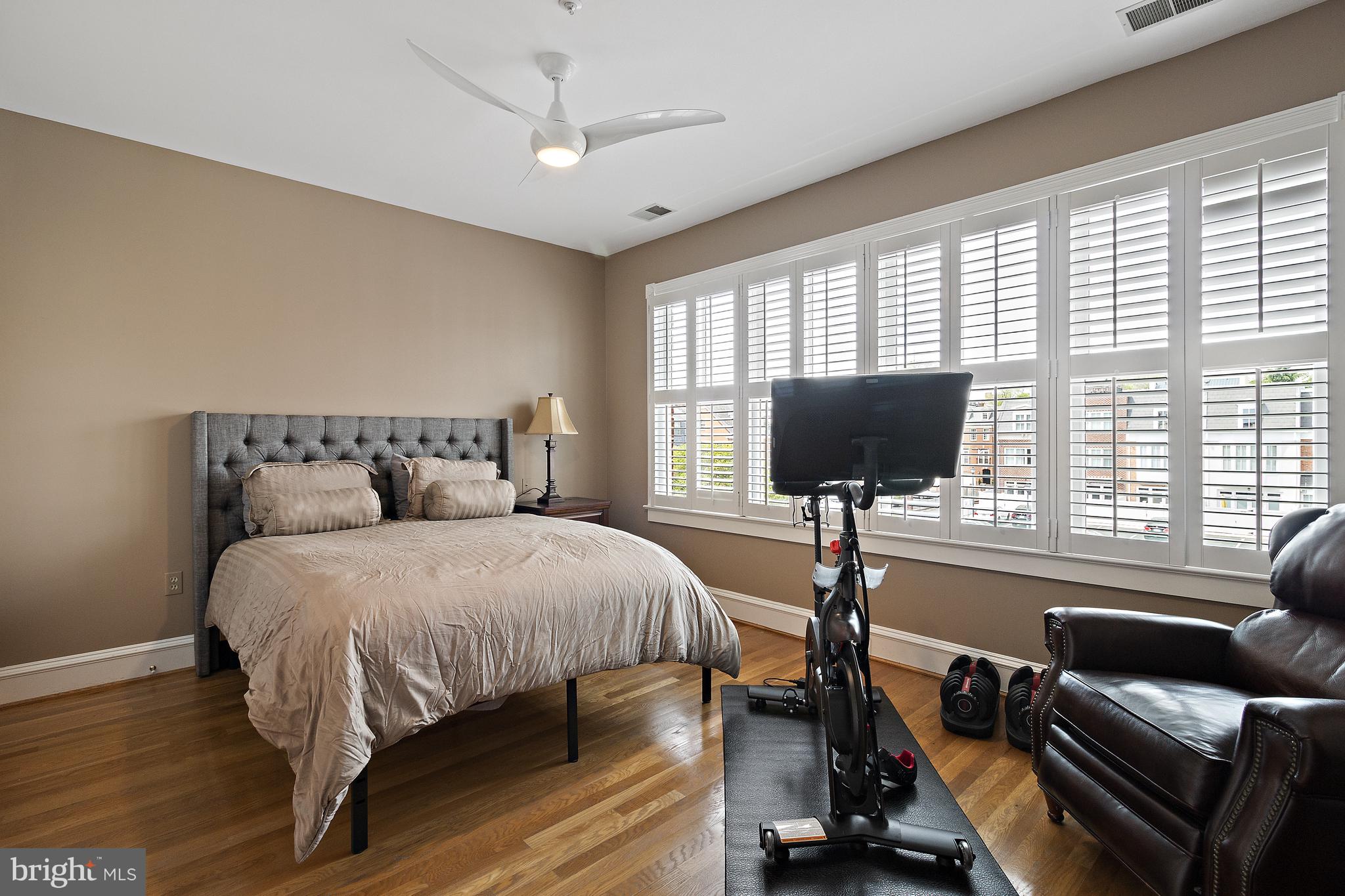 QUEENS ROW - Residential