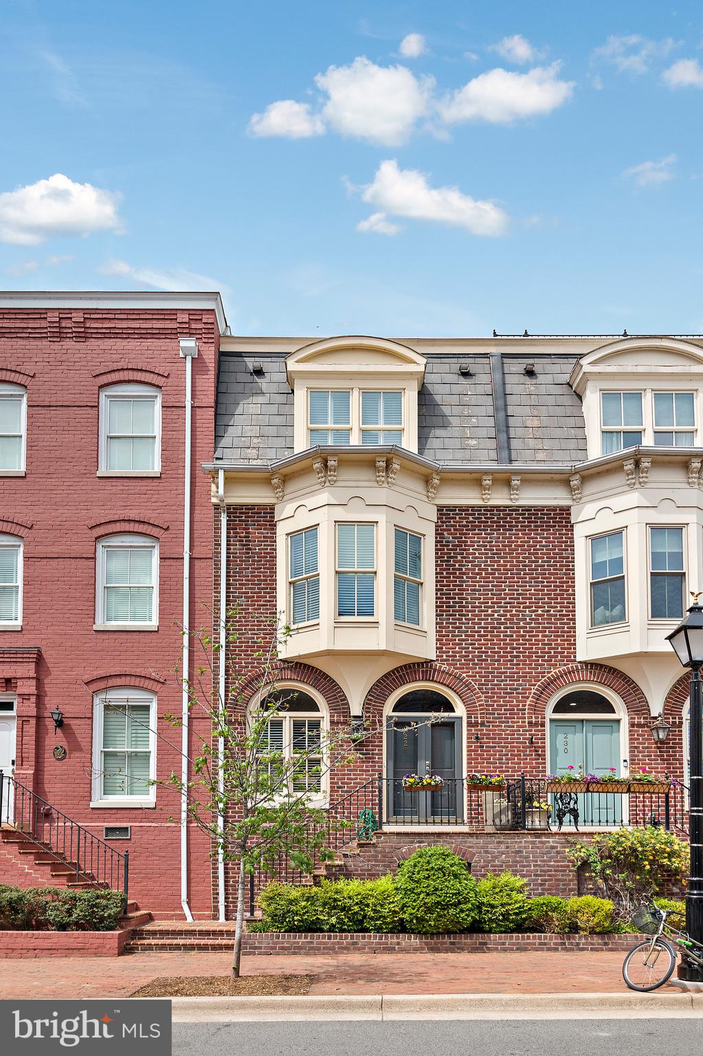 QUEENS ROW - Residential