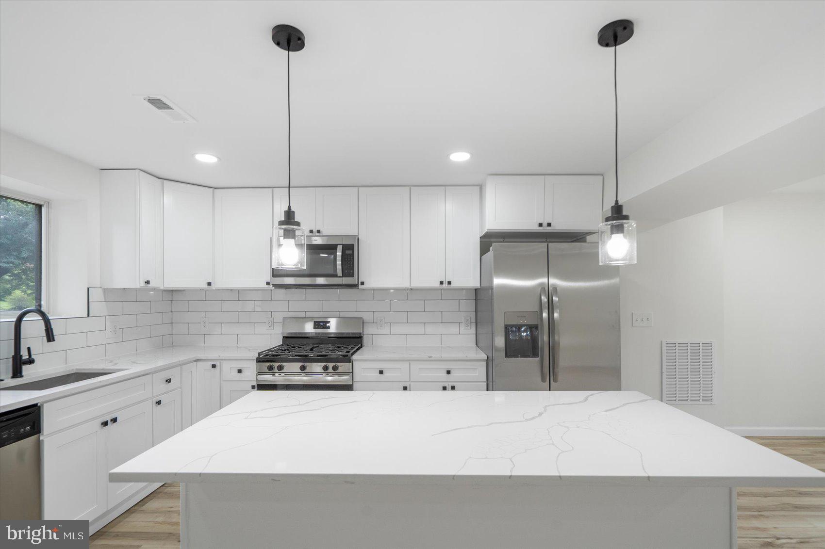 IDLEWOOD - Residential