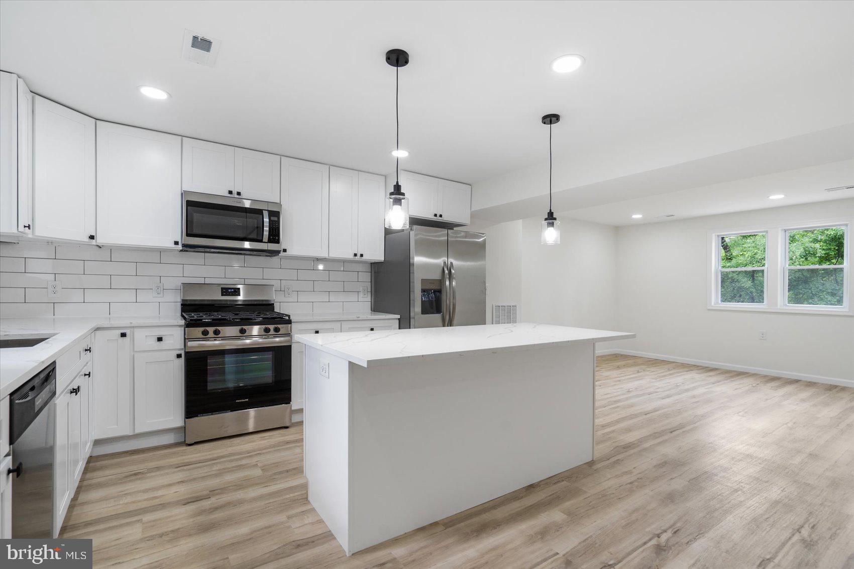 IDLEWOOD - Residential