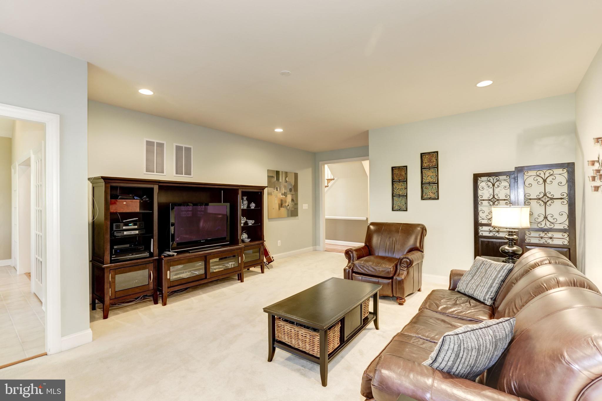 SOUTH RIDING - Residential