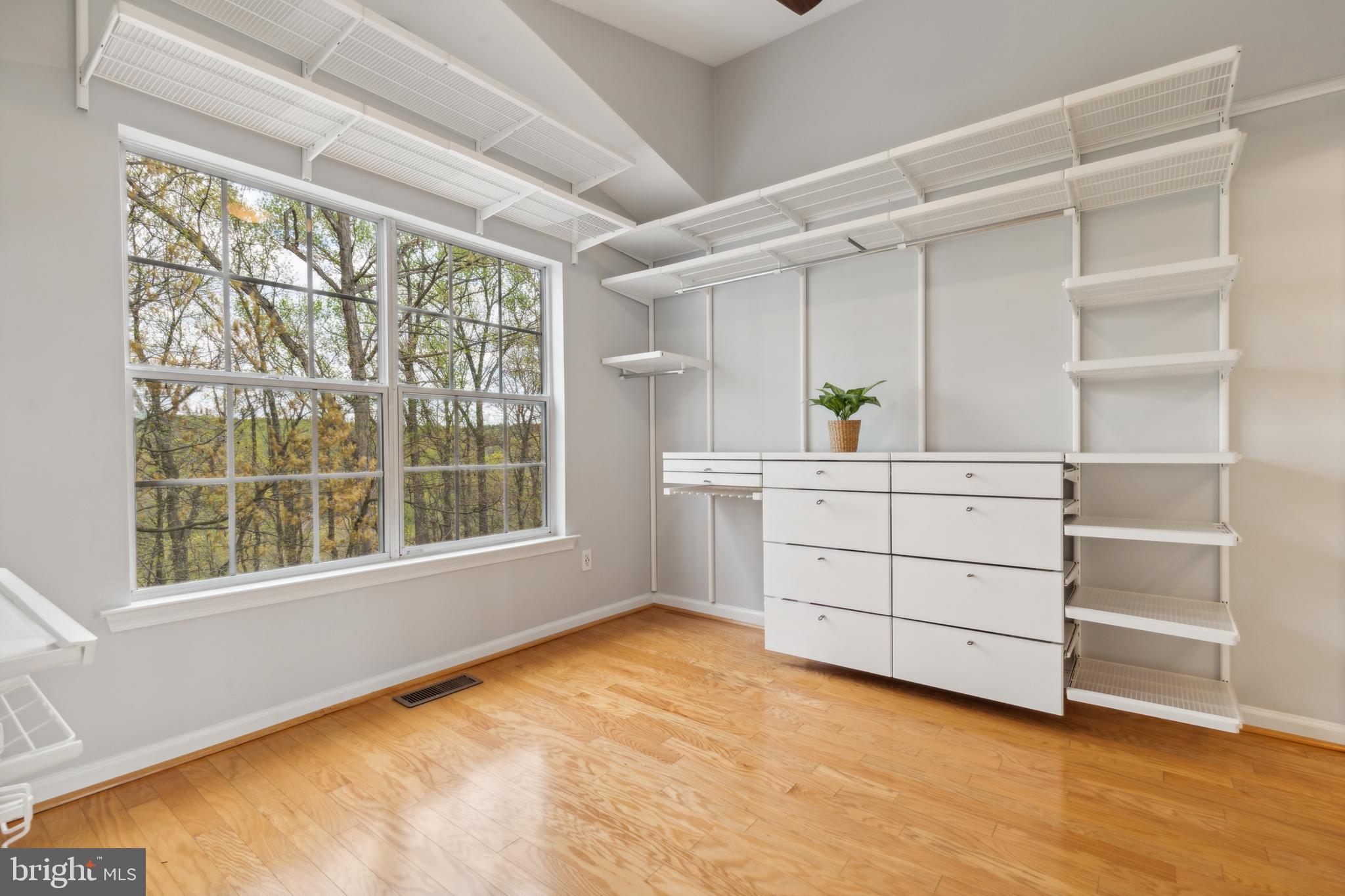 OCCOQUAN POINTE CONDO - Residential