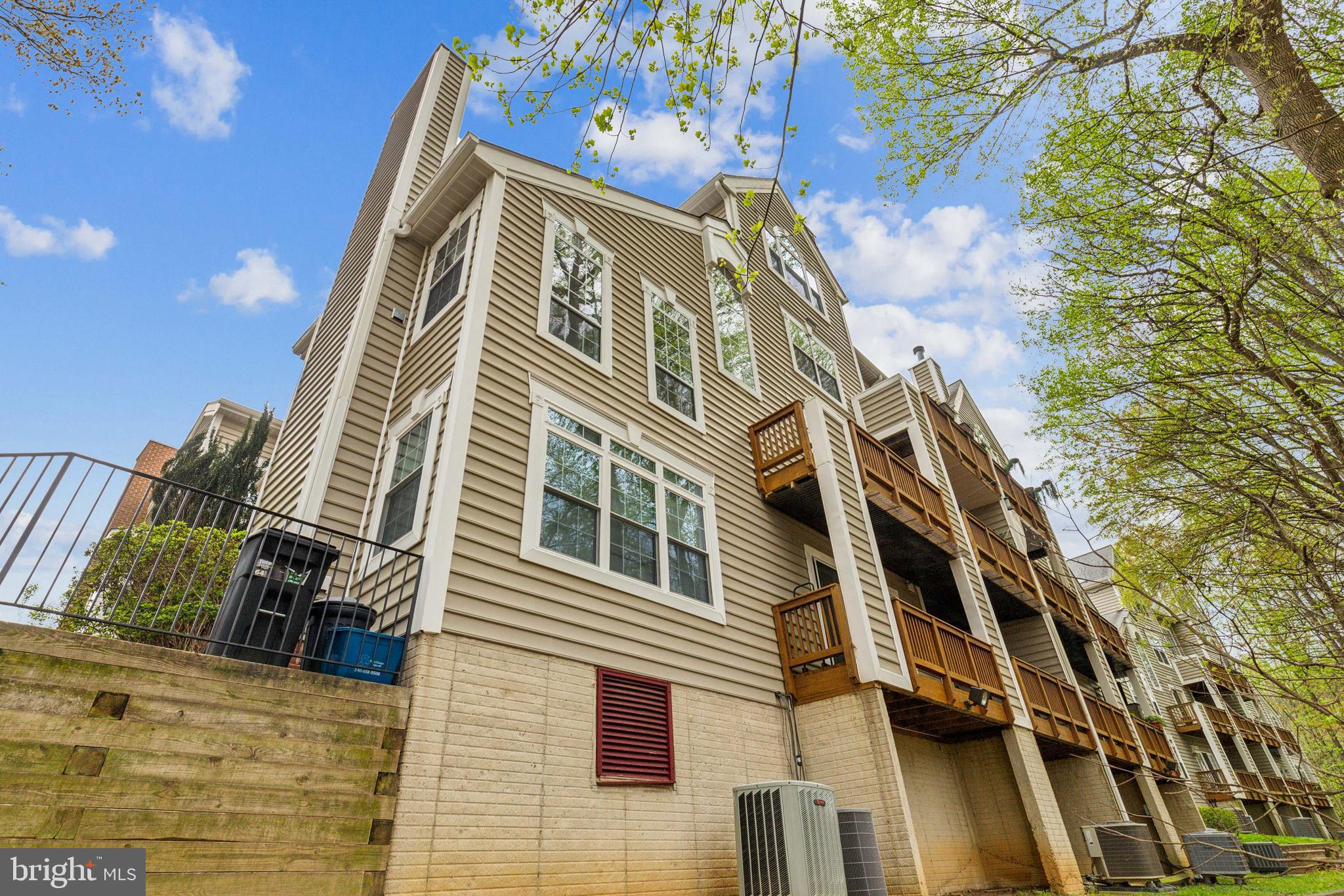 OCCOQUAN POINTE CONDO - Residential