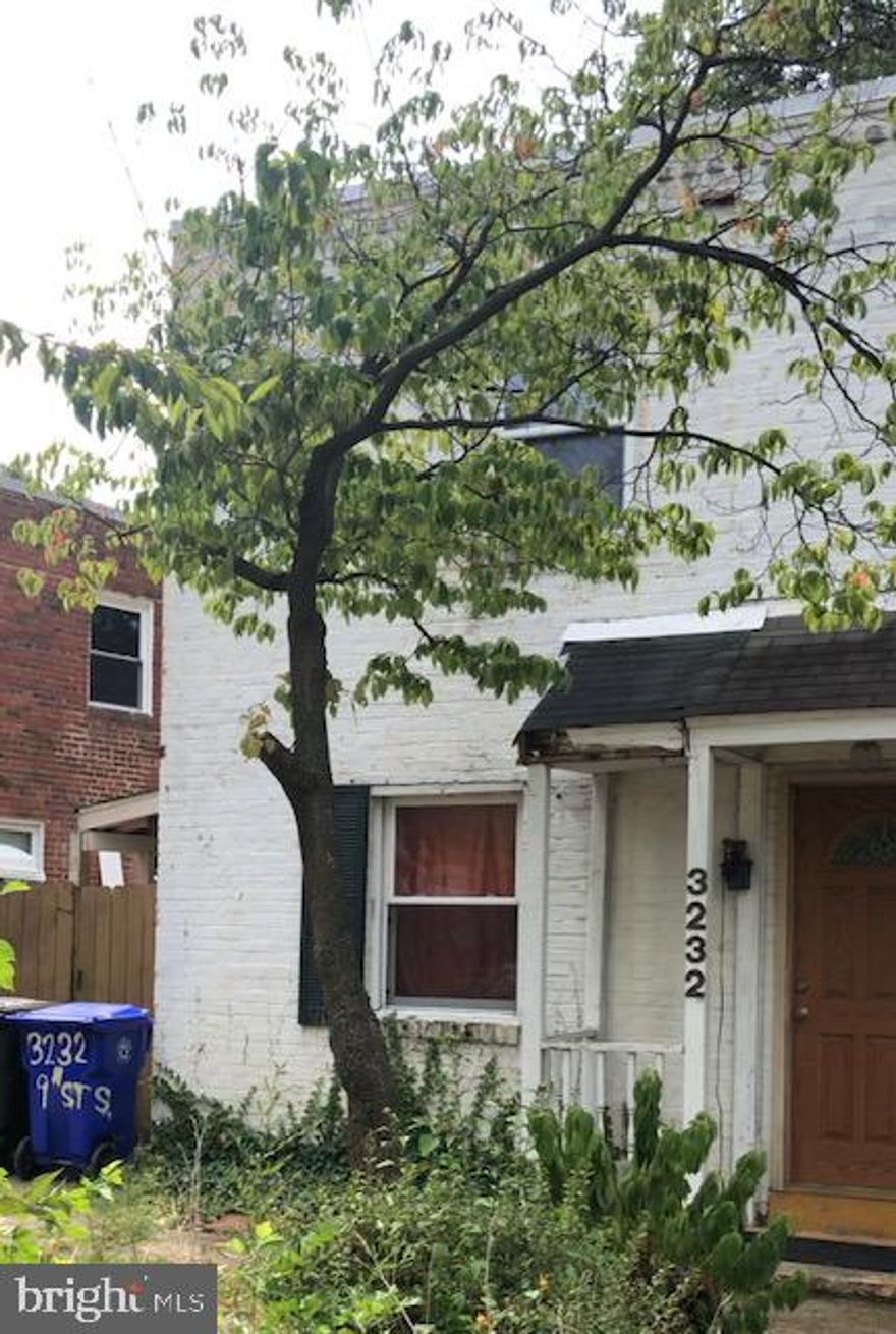 ***Location, Location, Location*** Needs full remodeling. Excellent opportunity for investors or to call it home after remodeling. Price to sell quickly! Plenty room for expansion.