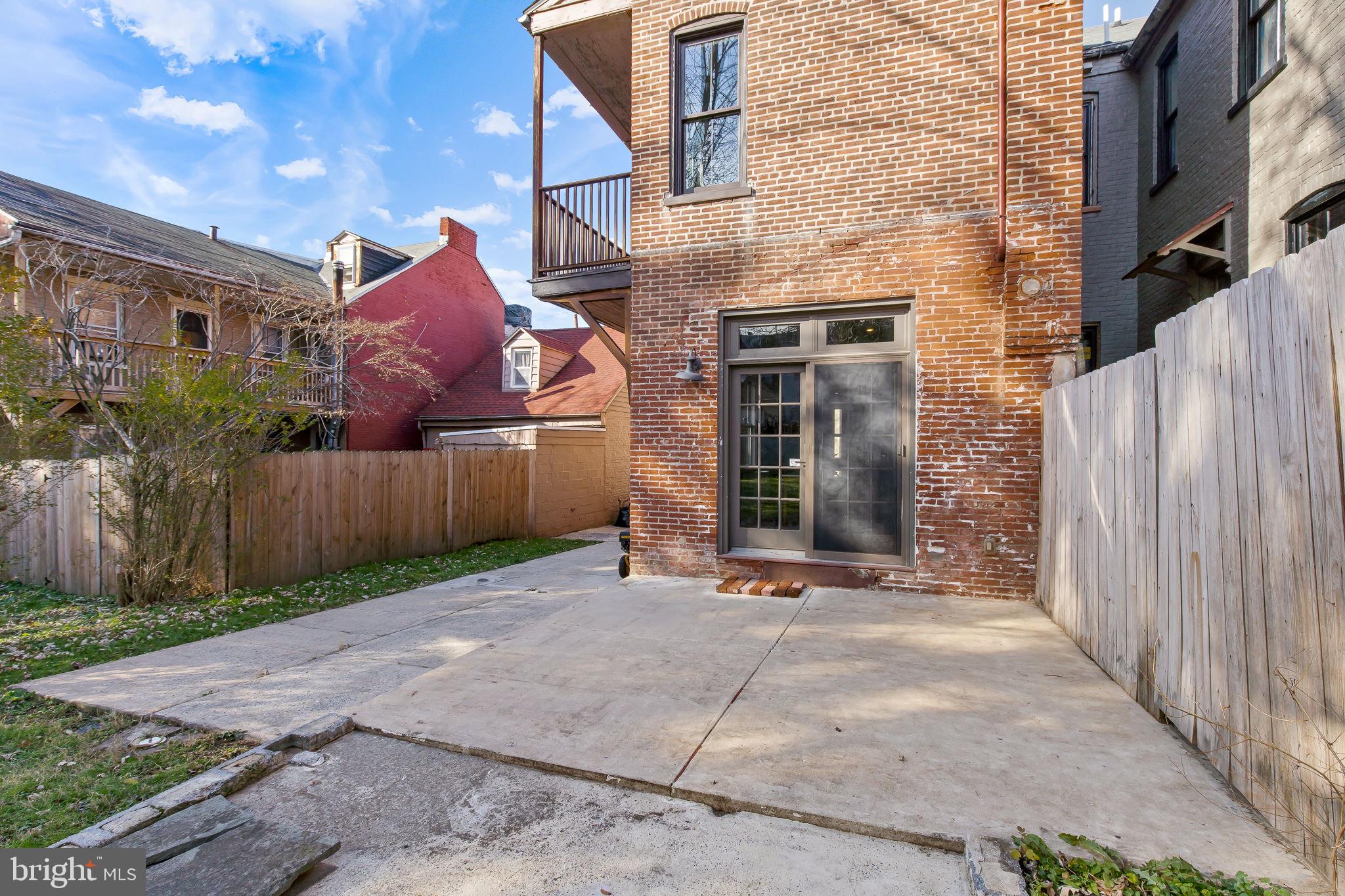 DOWNTOWN LANCASTER - Residential