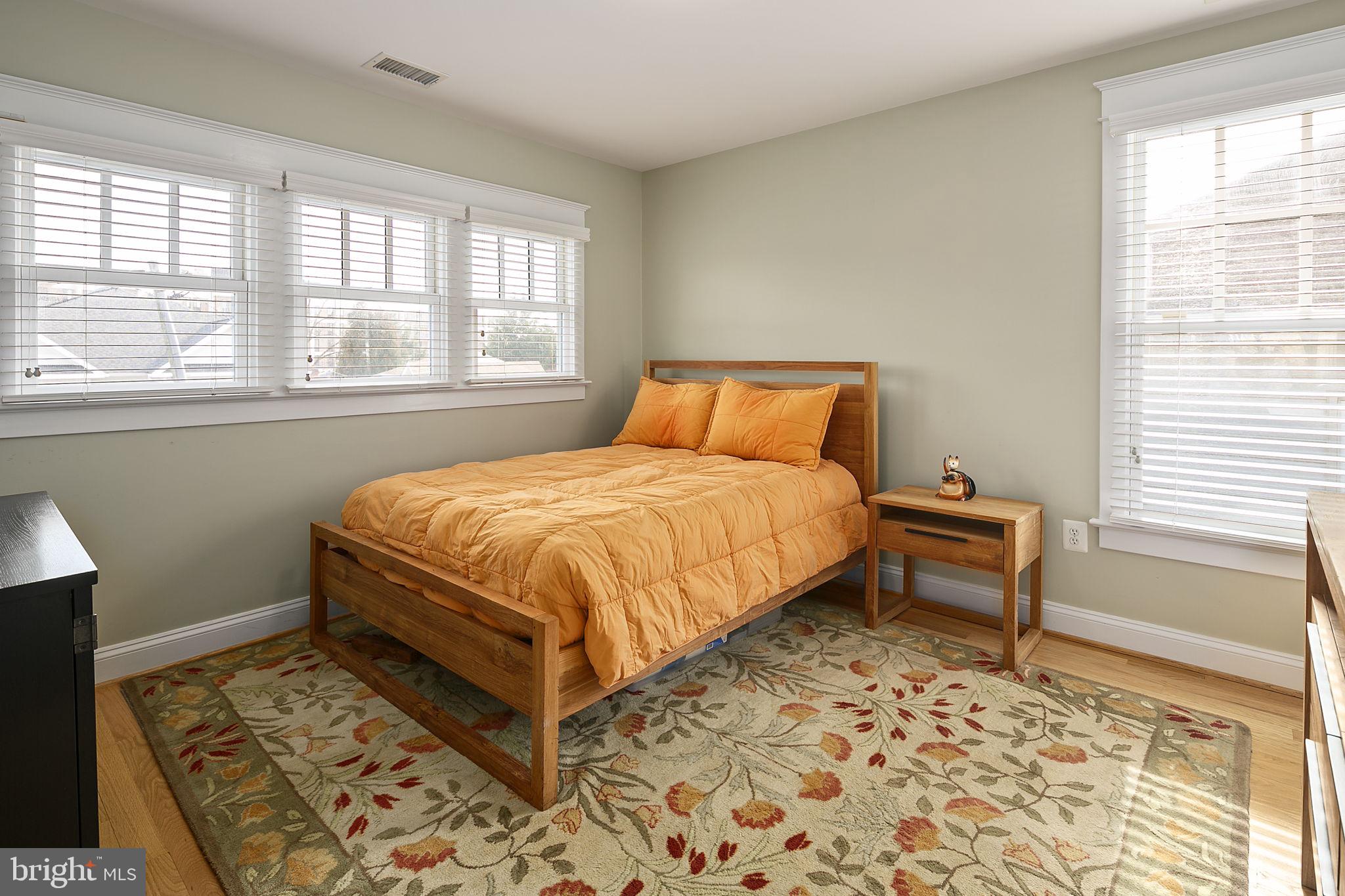 MOORES CLARENDON - Residential