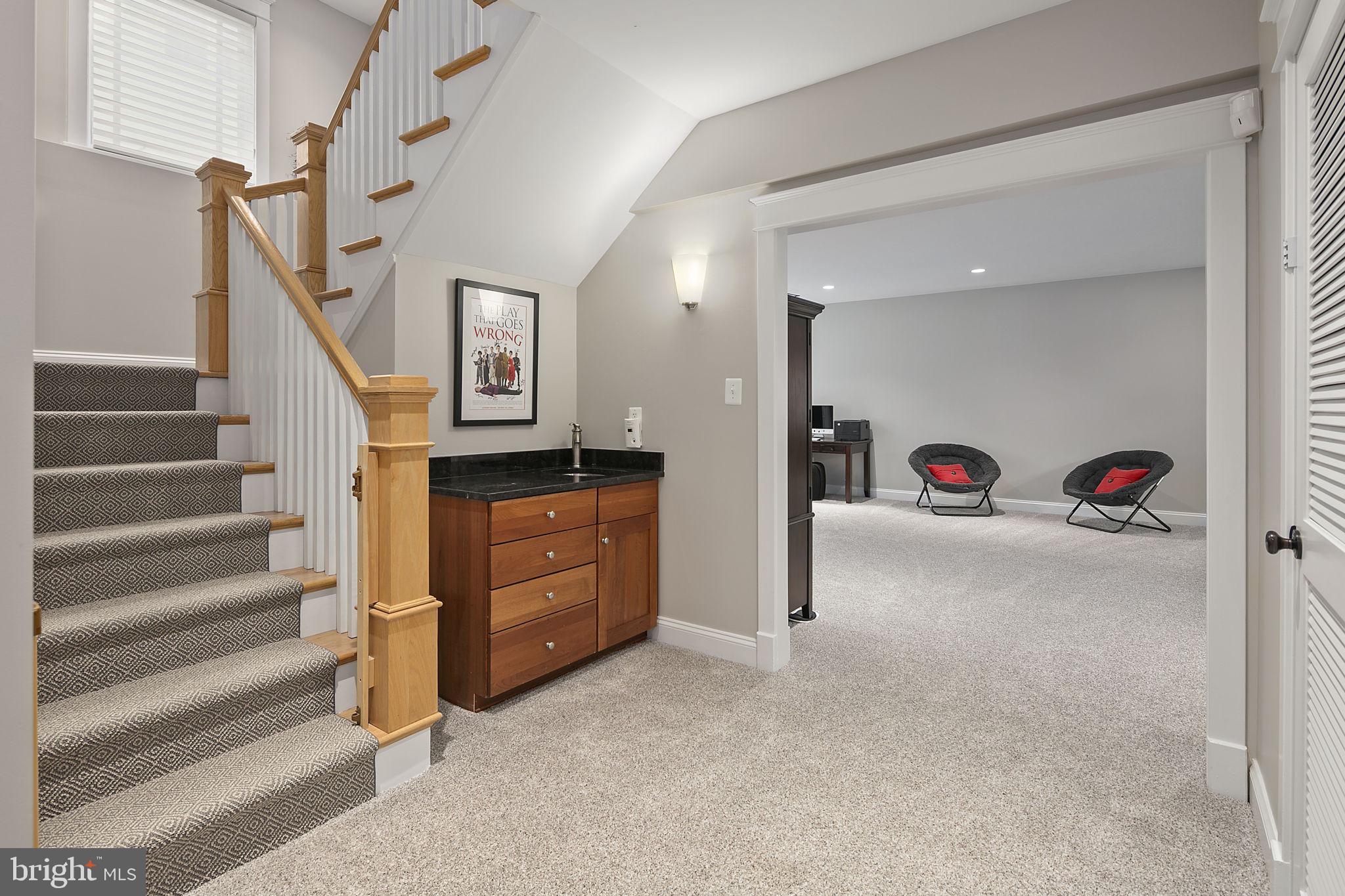 MOORES CLARENDON - Residential