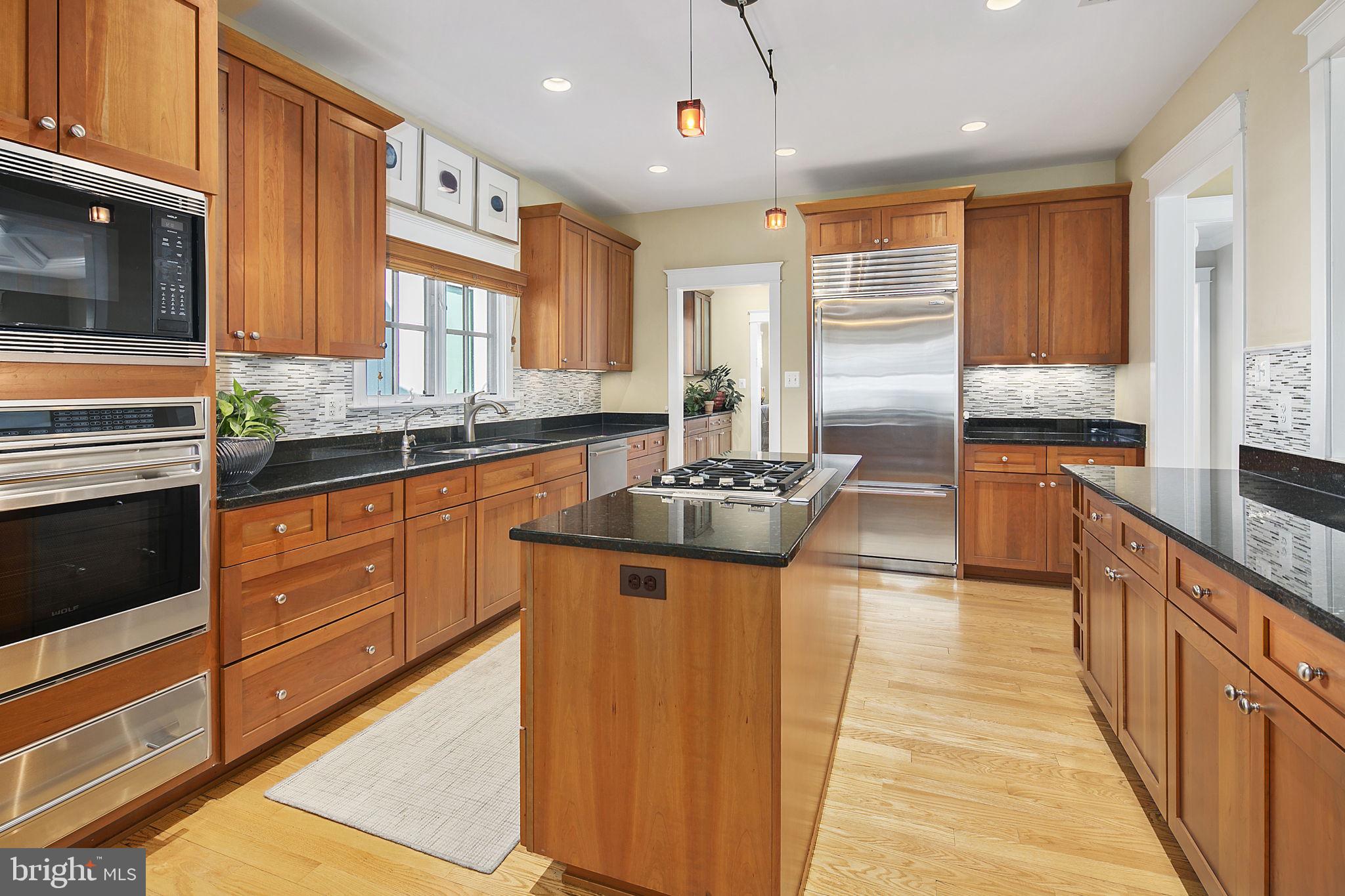 MOORES CLARENDON - Residential