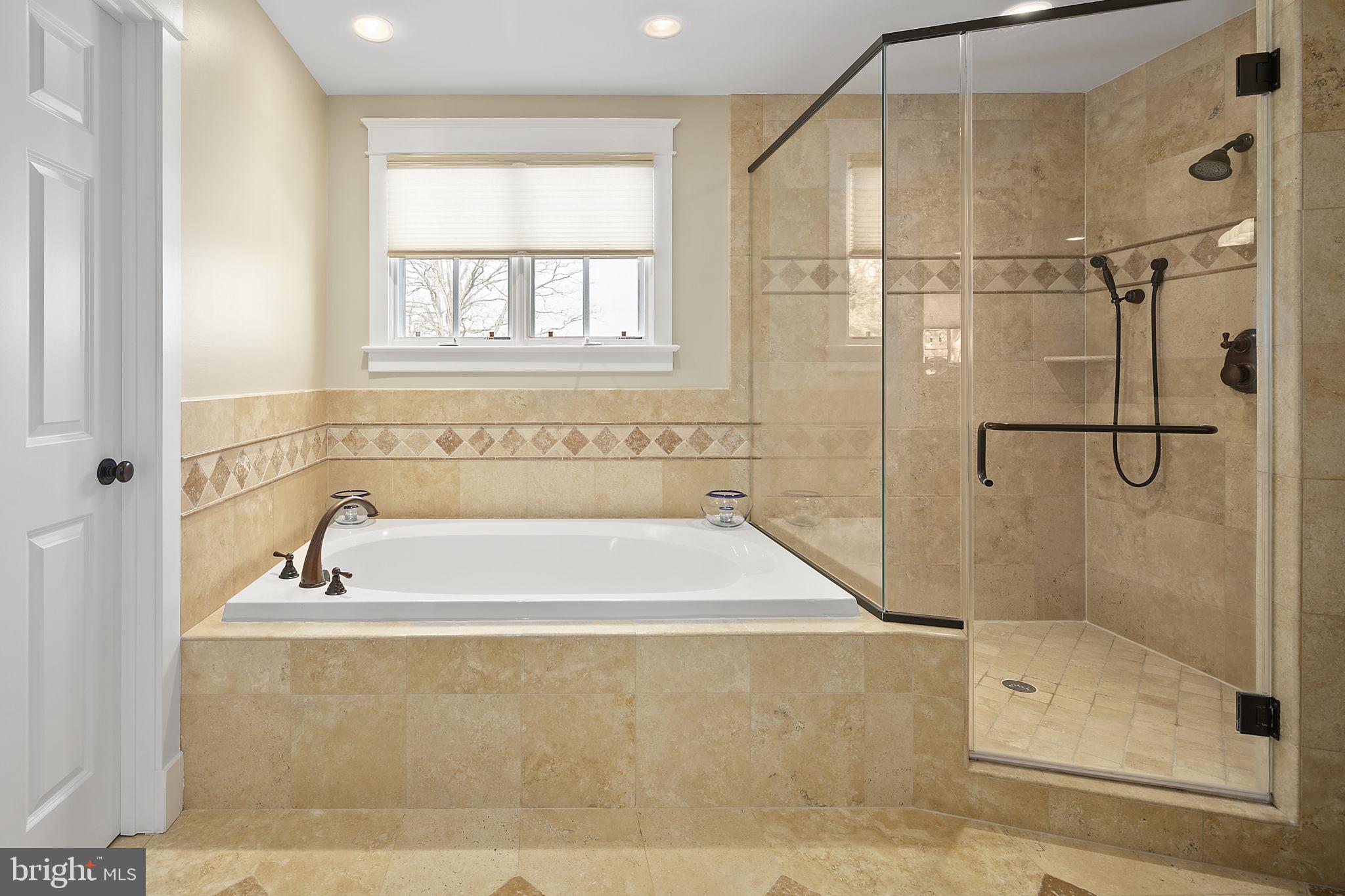 MOORES CLARENDON - Residential