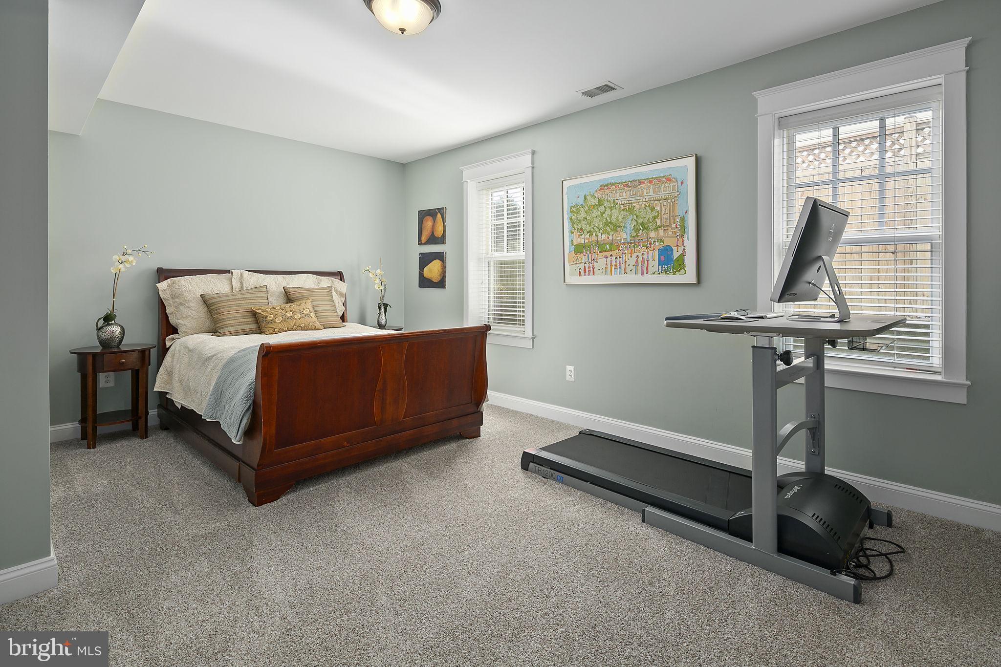 MOORES CLARENDON - Residential