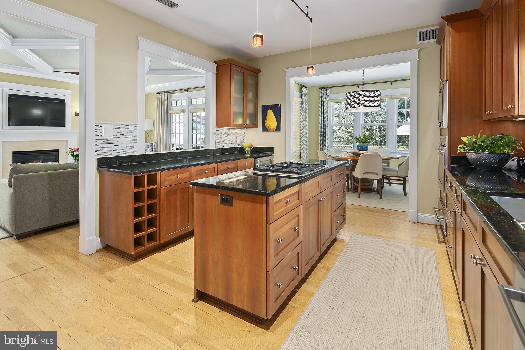 MOORES CLARENDON - Residential