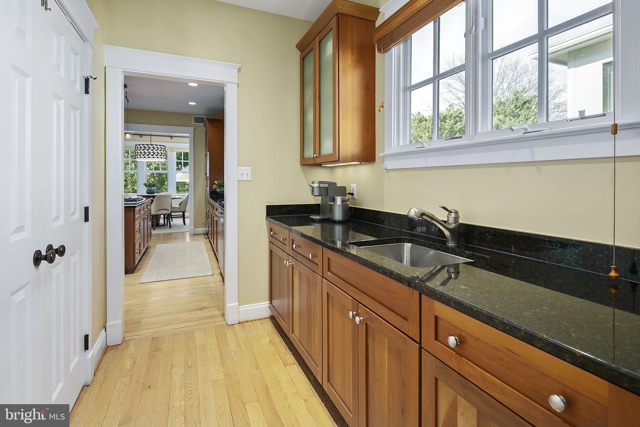 MOORES CLARENDON - Residential