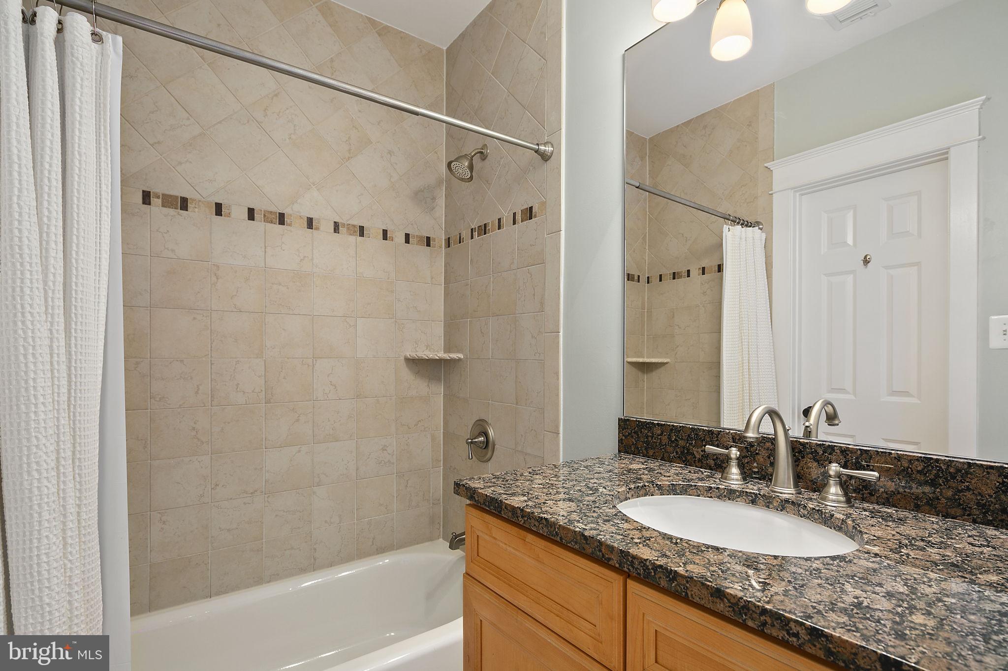 MOORES CLARENDON - Residential