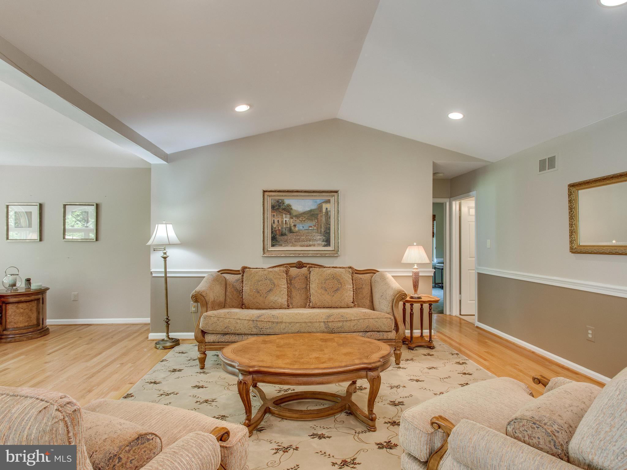 KINGS HILL - Residential