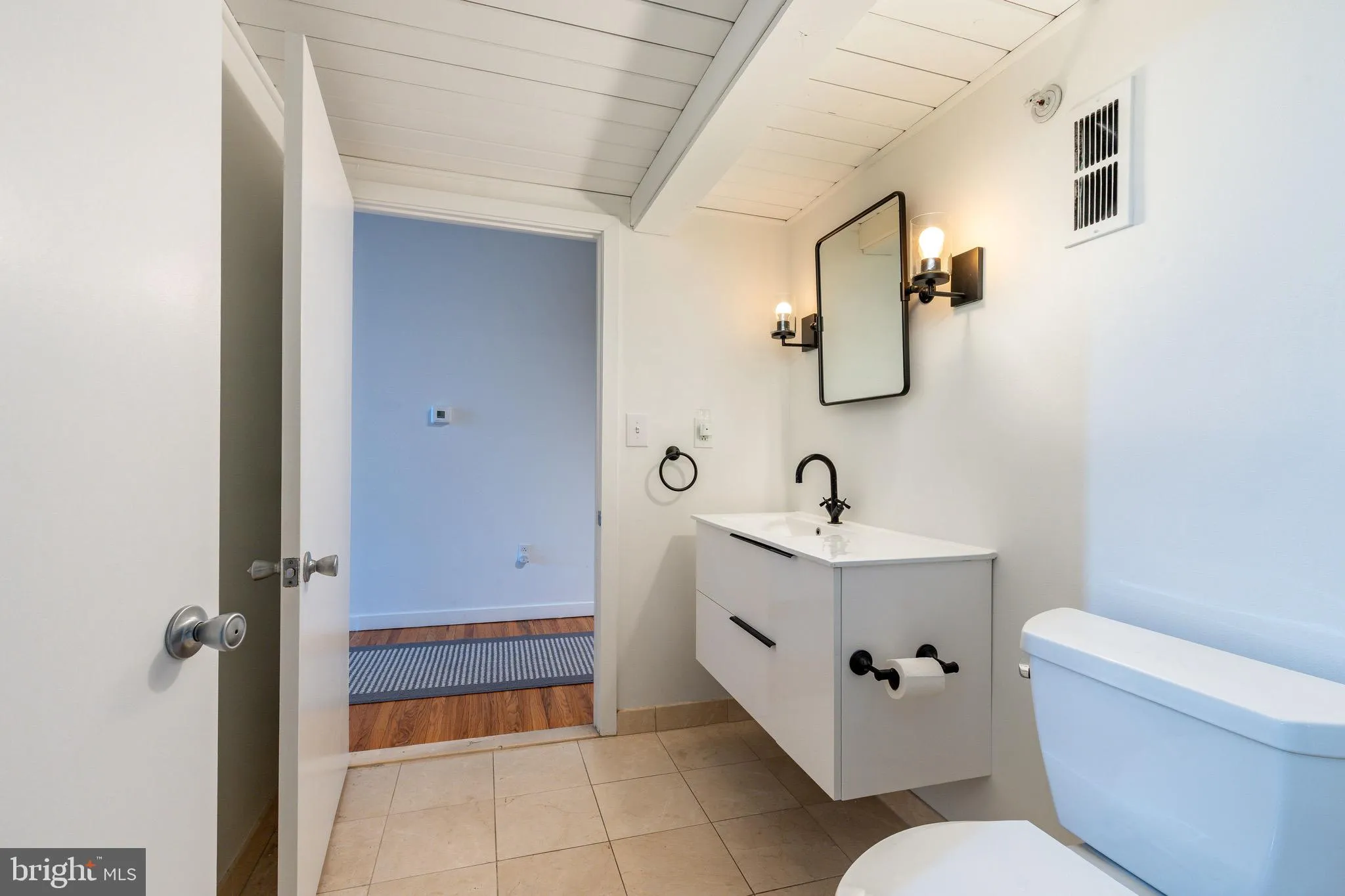 Philadelphia, Pennsylvania 19107, United States, 2 Bedrooms Bedrooms, ,2 BathroomsBathrooms,Residential,Active,86363