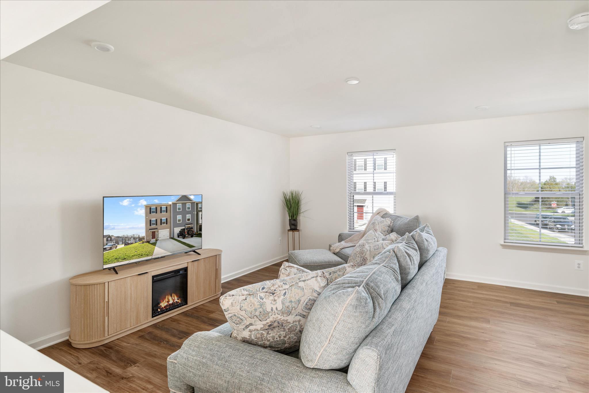 OVERLOOK AT RIVERSIDE TOWNHOMES - Residential