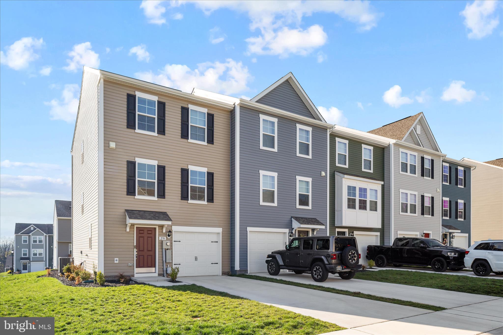OVERLOOK AT RIVERSIDE TOWNHOMES - Residential