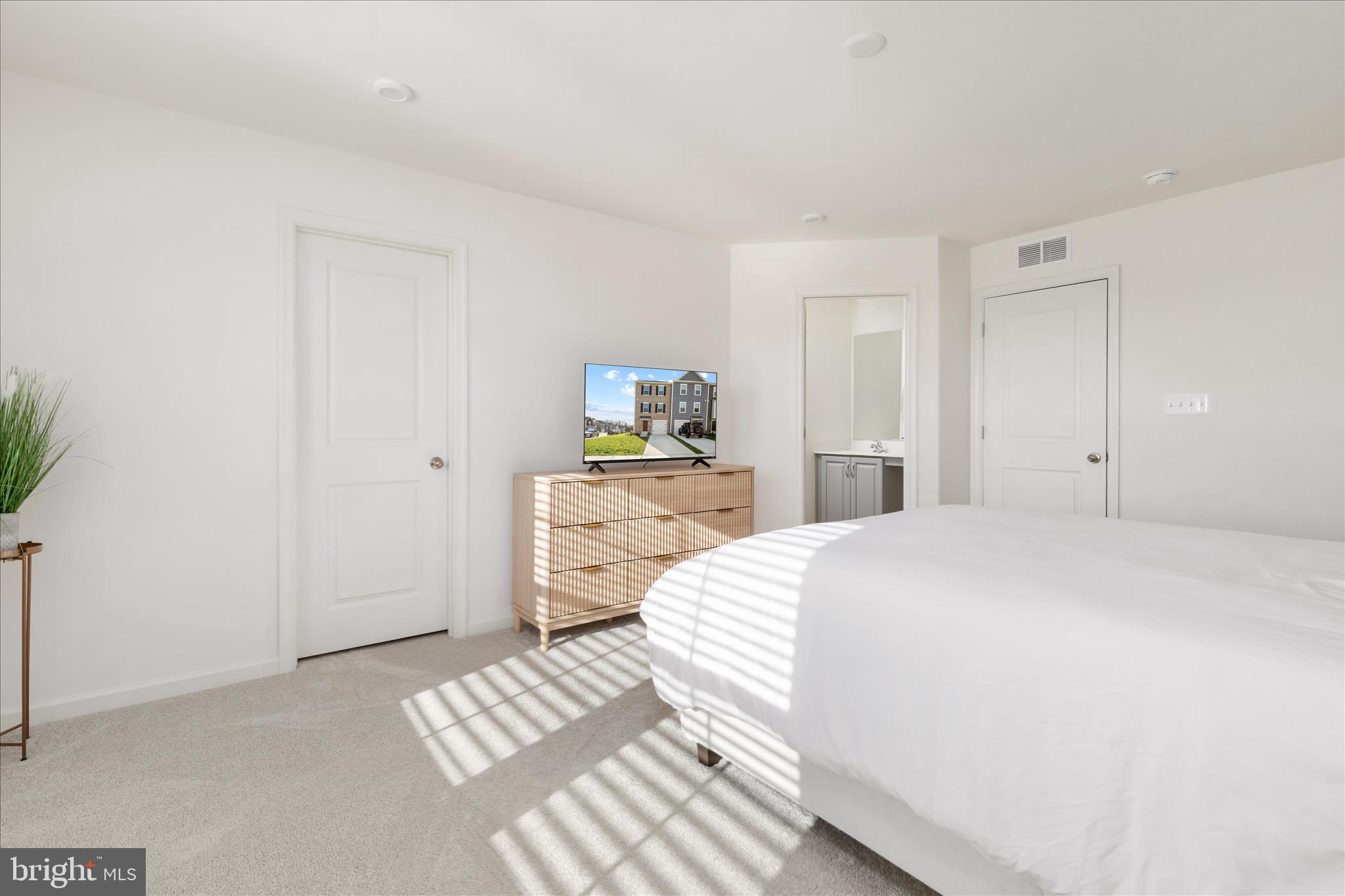 OVERLOOK AT RIVERSIDE TOWNHOMES - Residential