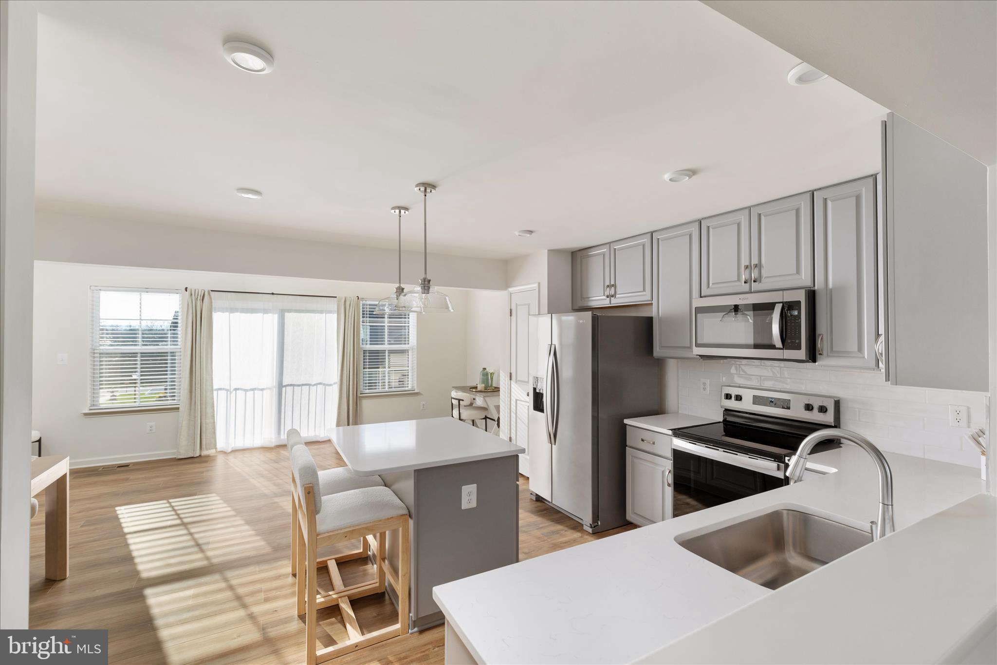 OVERLOOK AT RIVERSIDE TOWNHOMES - Residential