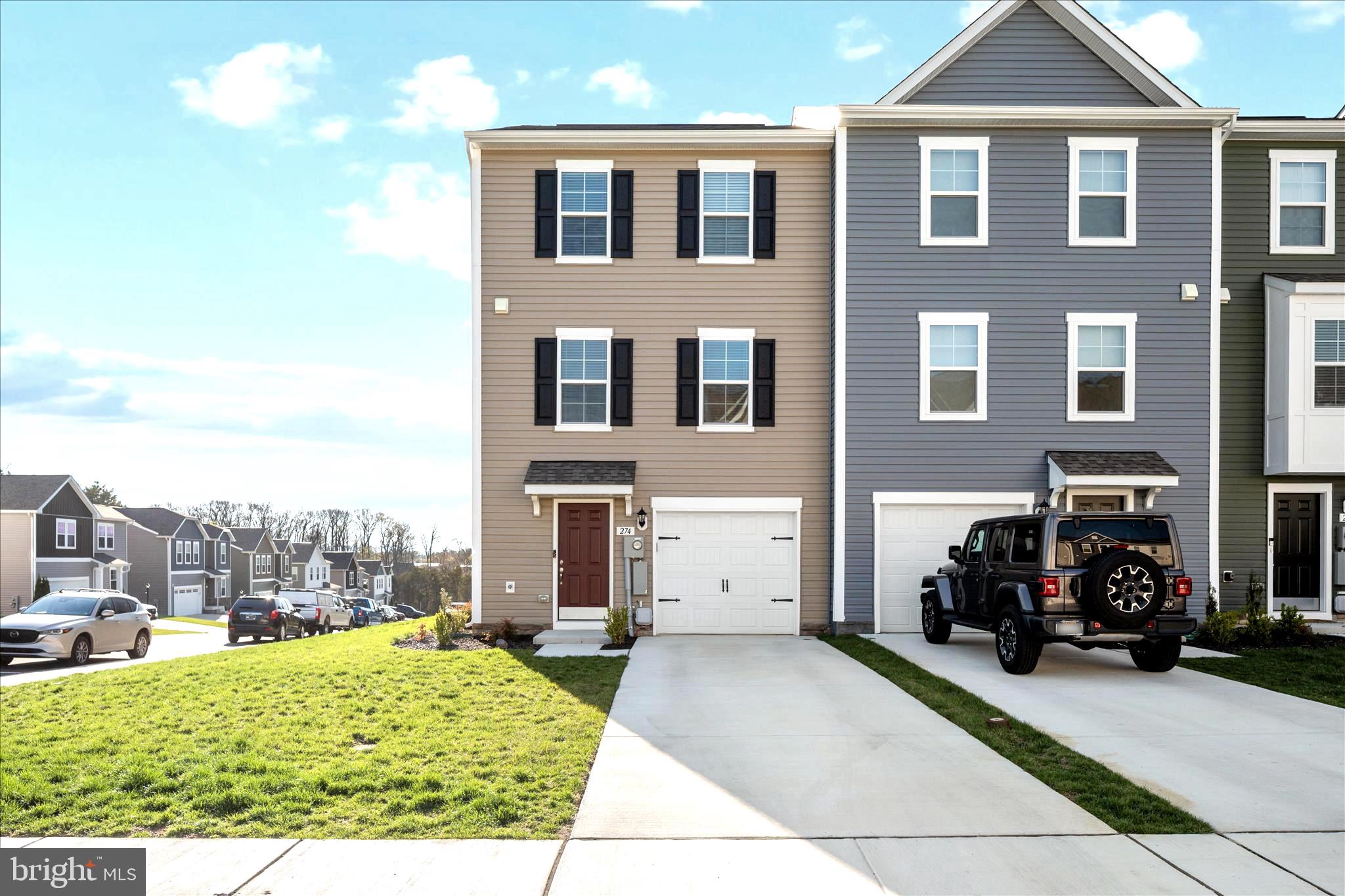 OVERLOOK AT RIVERSIDE TOWNHOMES - Residential